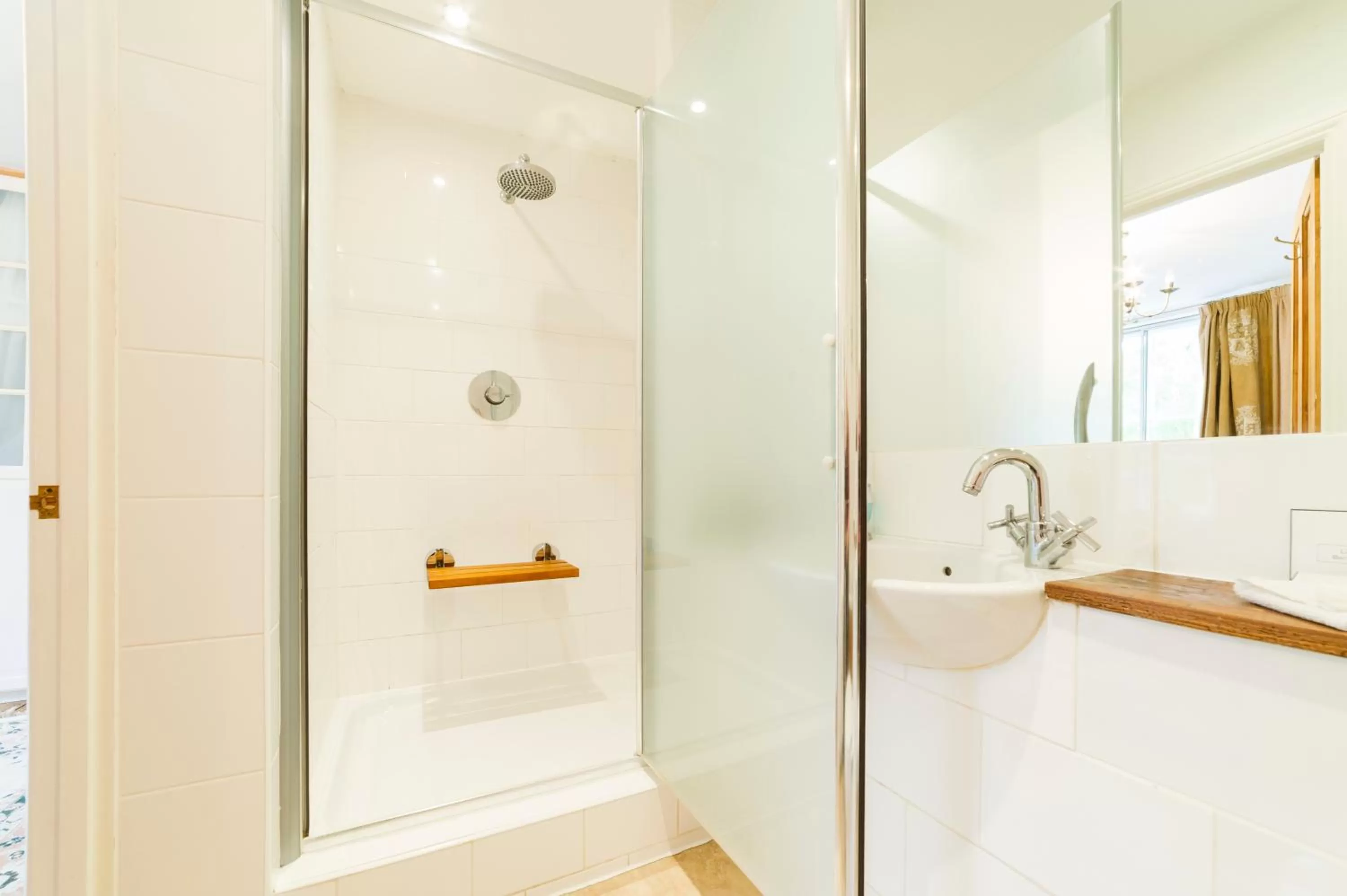 Bathroom in Molland Manor House Bed & Breakfast