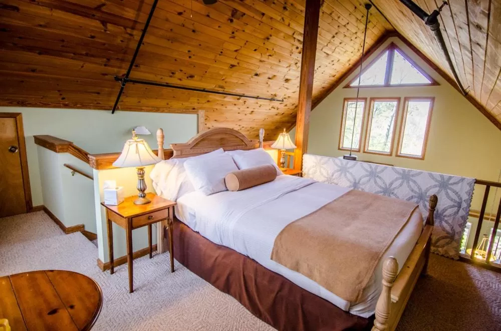 Bed in Asheville Cabins of Willow Winds