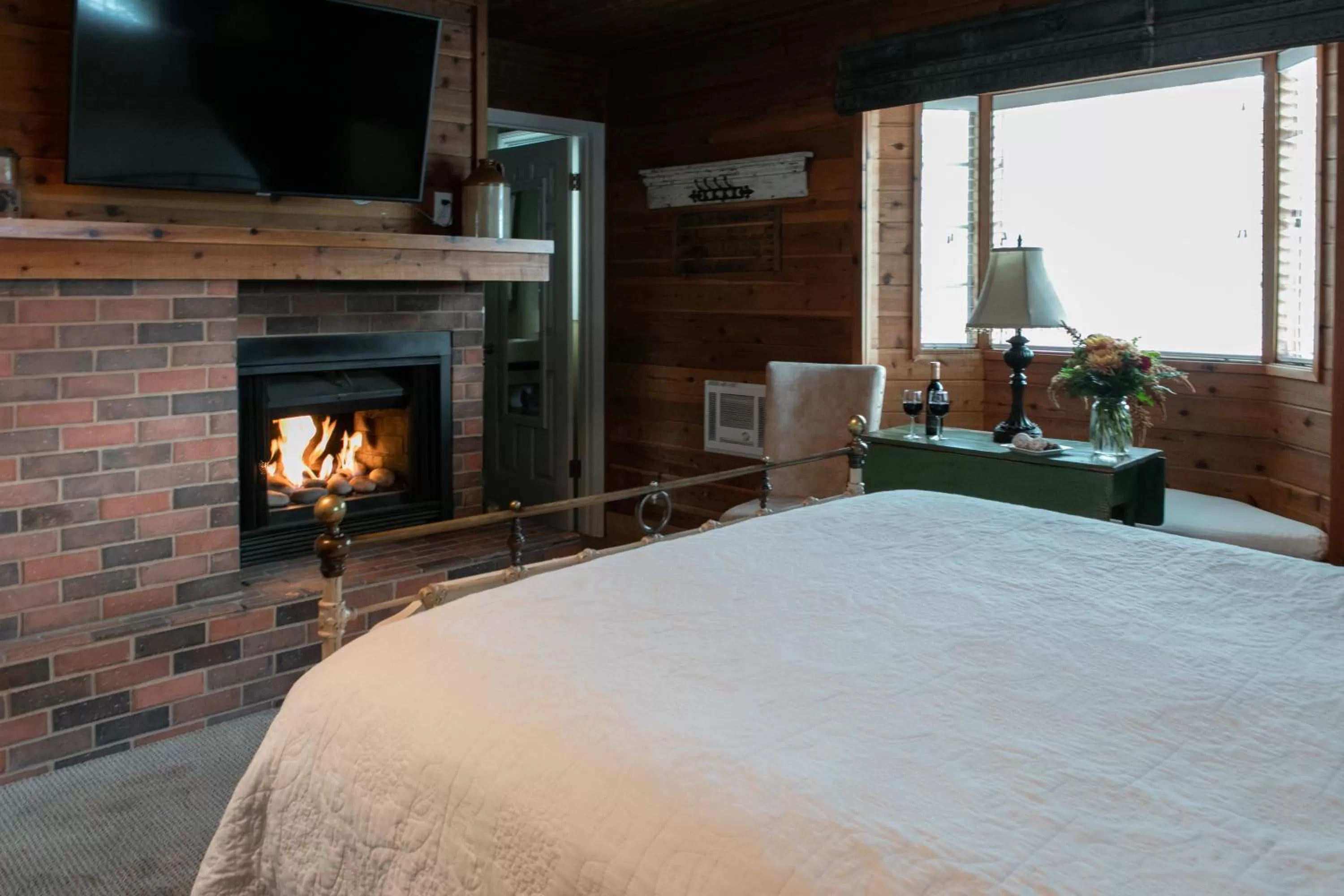 Bedroom, Bed in J Patrick Inn