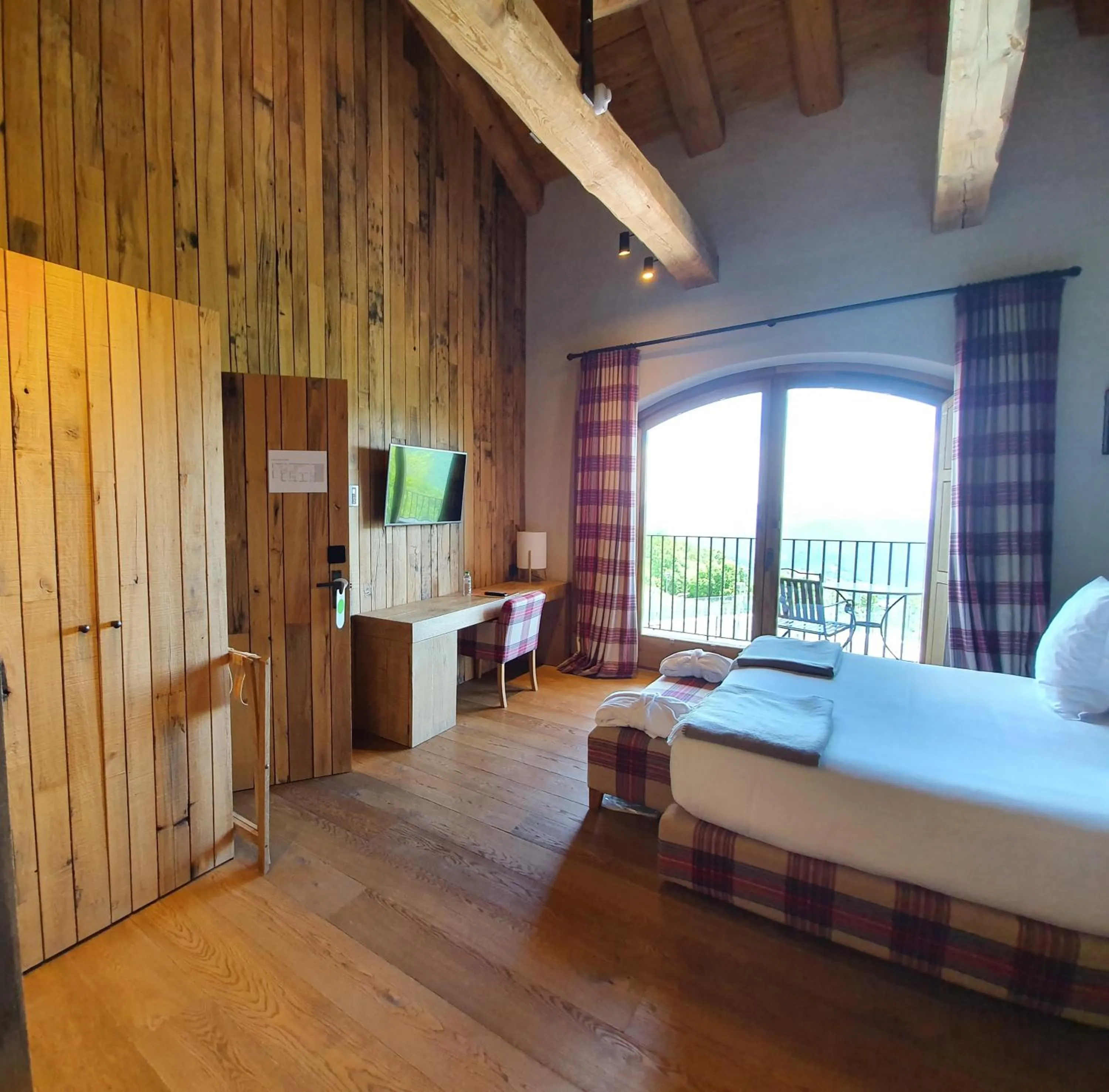 Photo of the whole room, Bed in Hotel Boutique Puig Francó