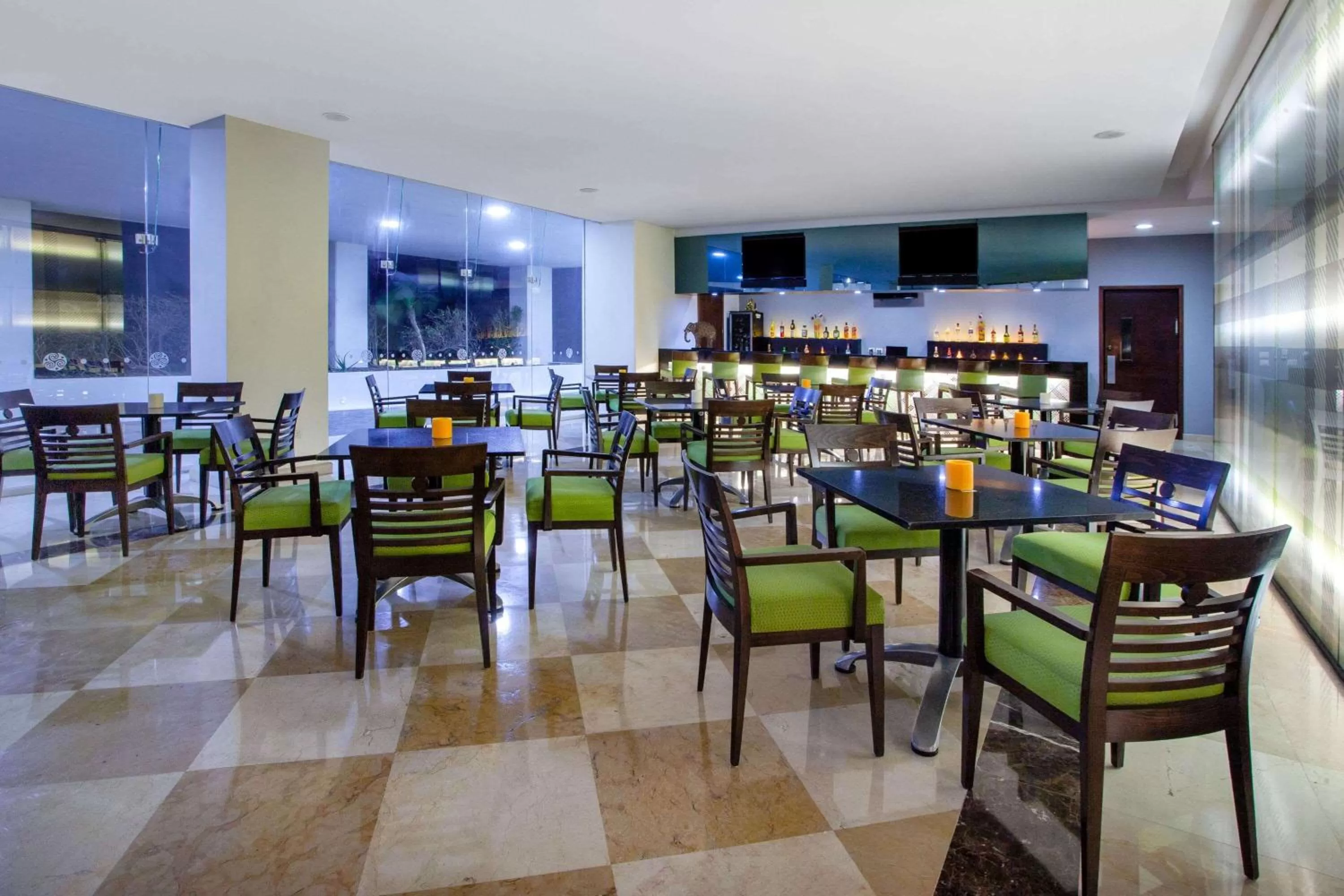 Lounge or bar in Ramada Plaza by Wyndham Veracruz Boca del Rio