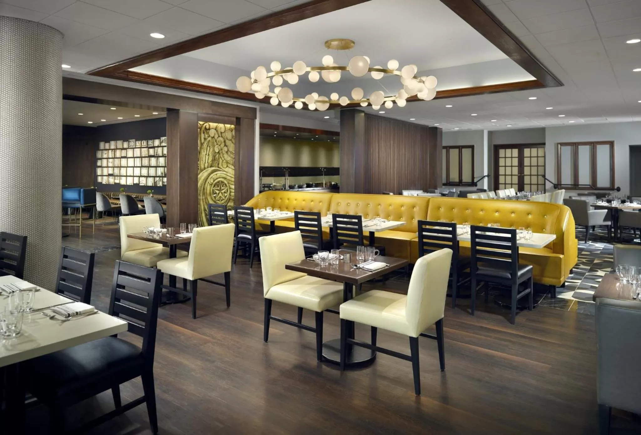 Restaurant/places to eat in Omni Charlotte Hotel
