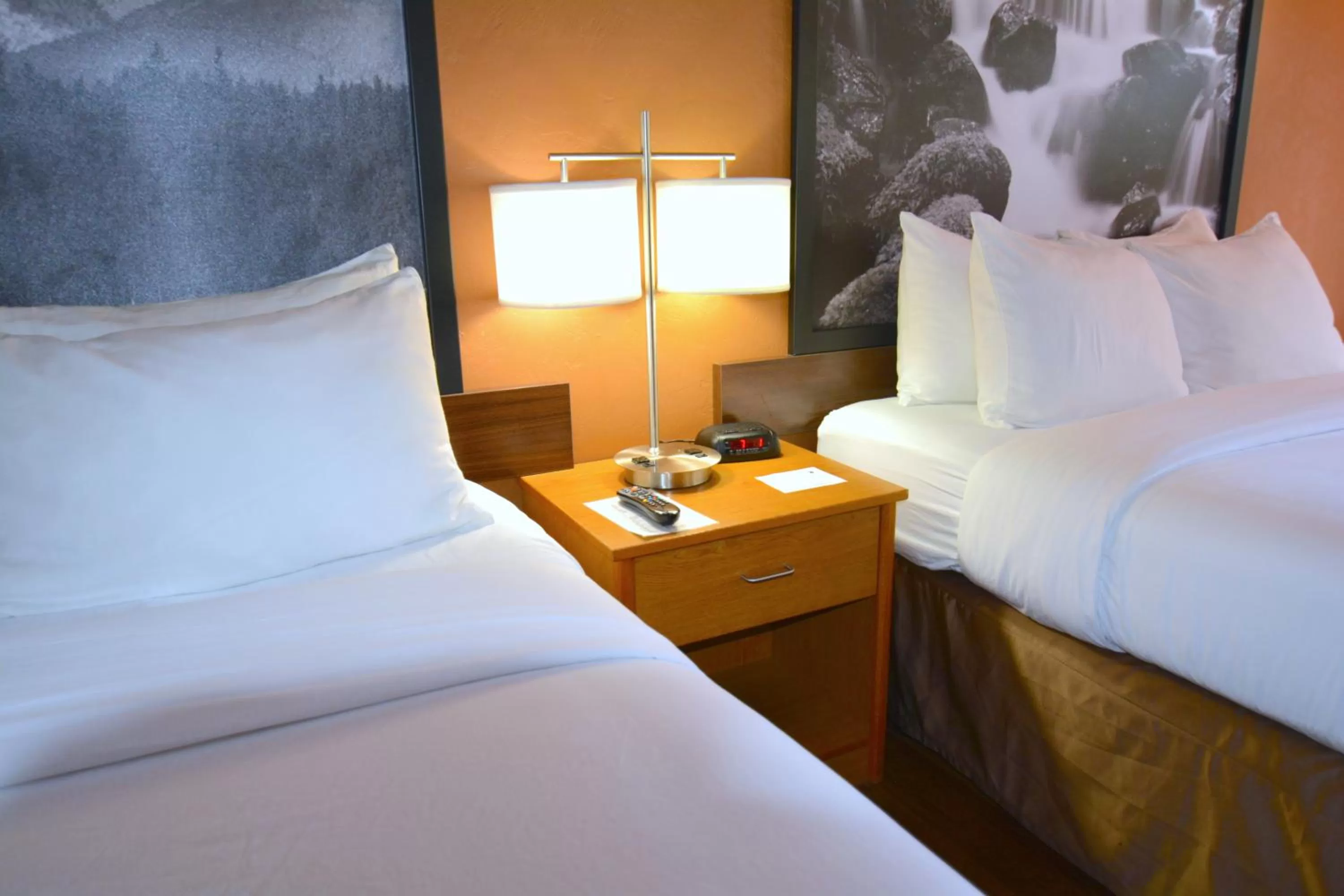 Bedroom, Bed in Super 8 by Wyndham Port Angeles at Olympic National Park