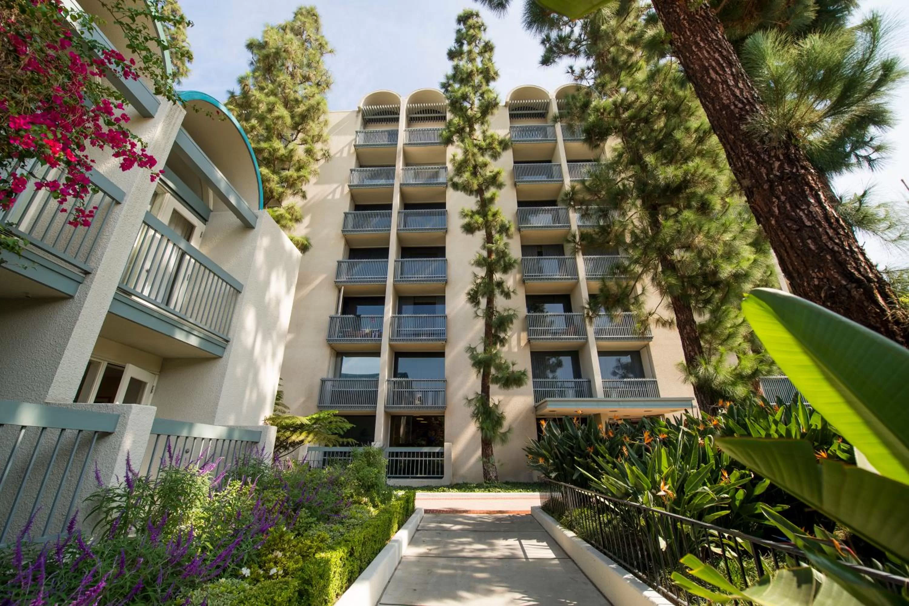 Property building in Howard Johnson by Wyndham Anaheim Hotel & Water Playground