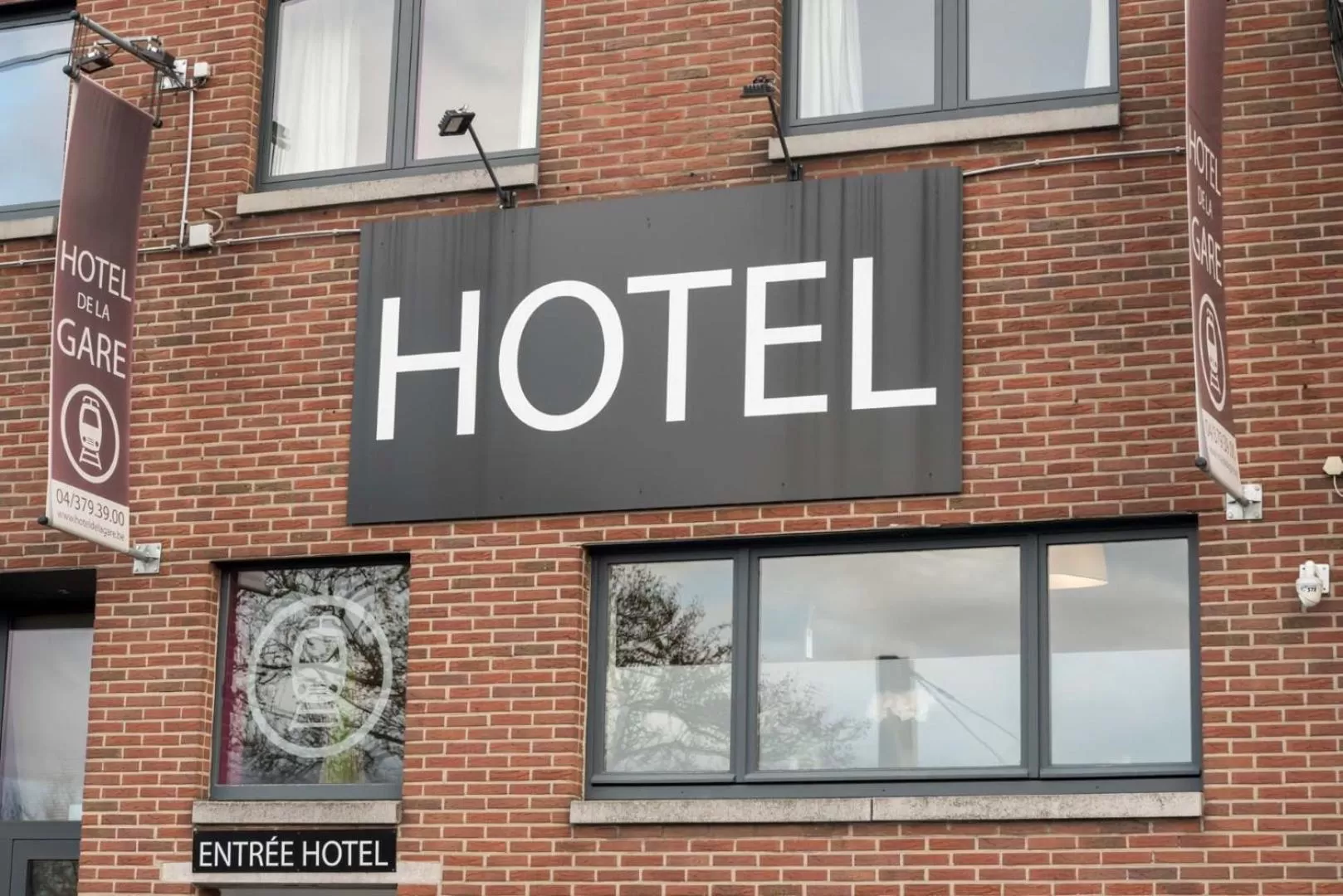 Property building in Hôtel de la Gare