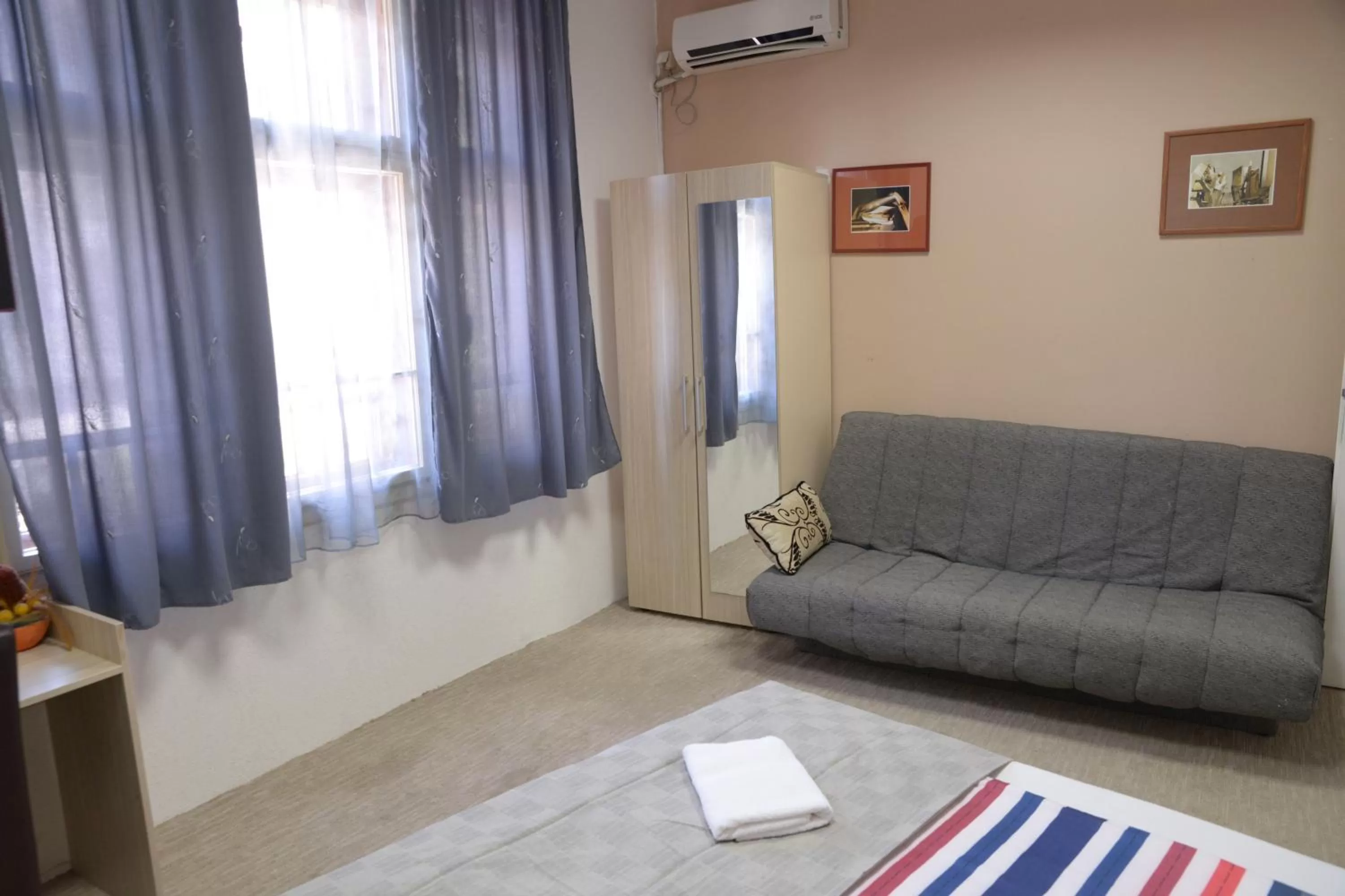 Guest House GOLDEN COIN