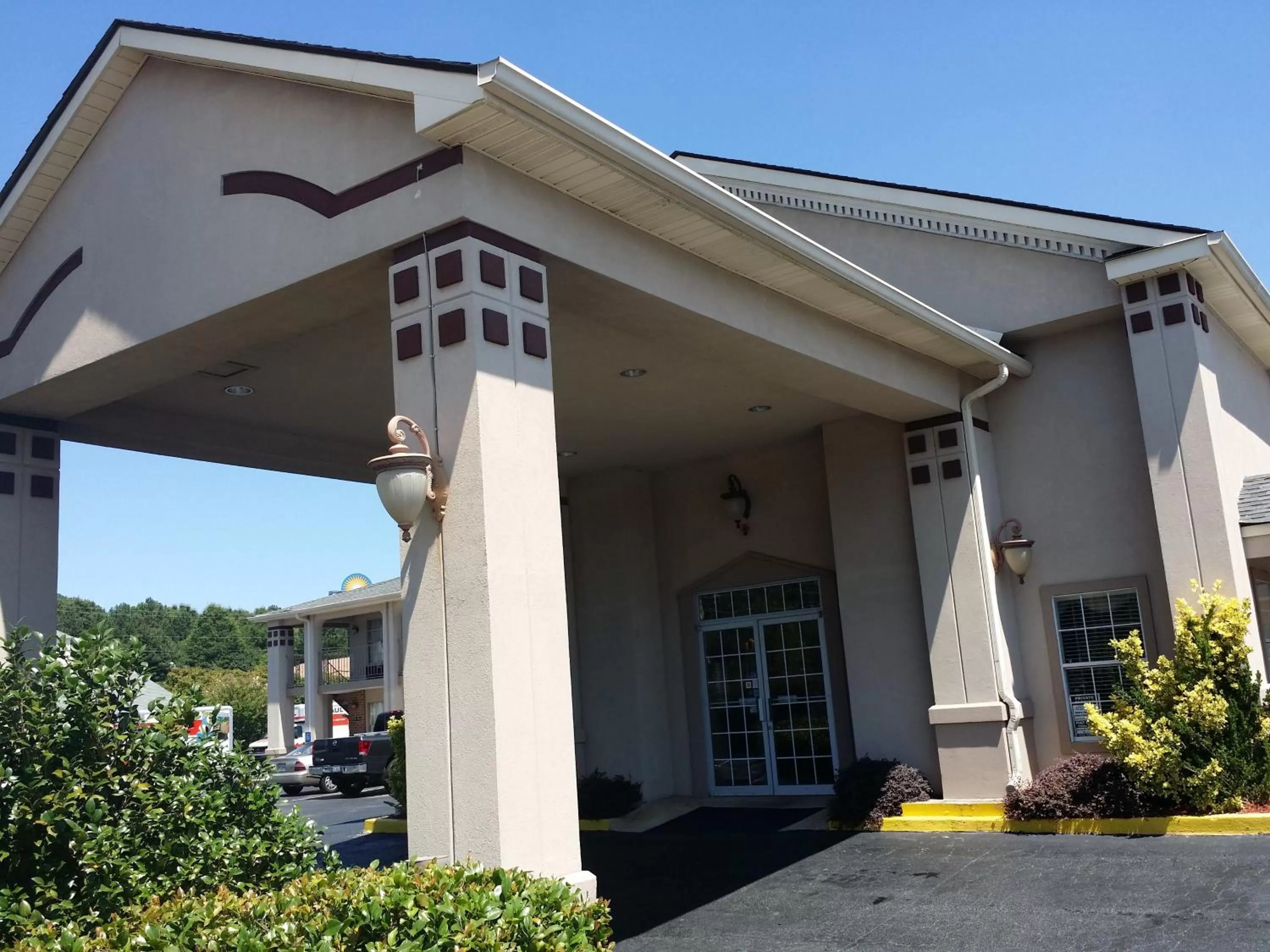 Facade/entrance in Super 8 by Wyndham Covington