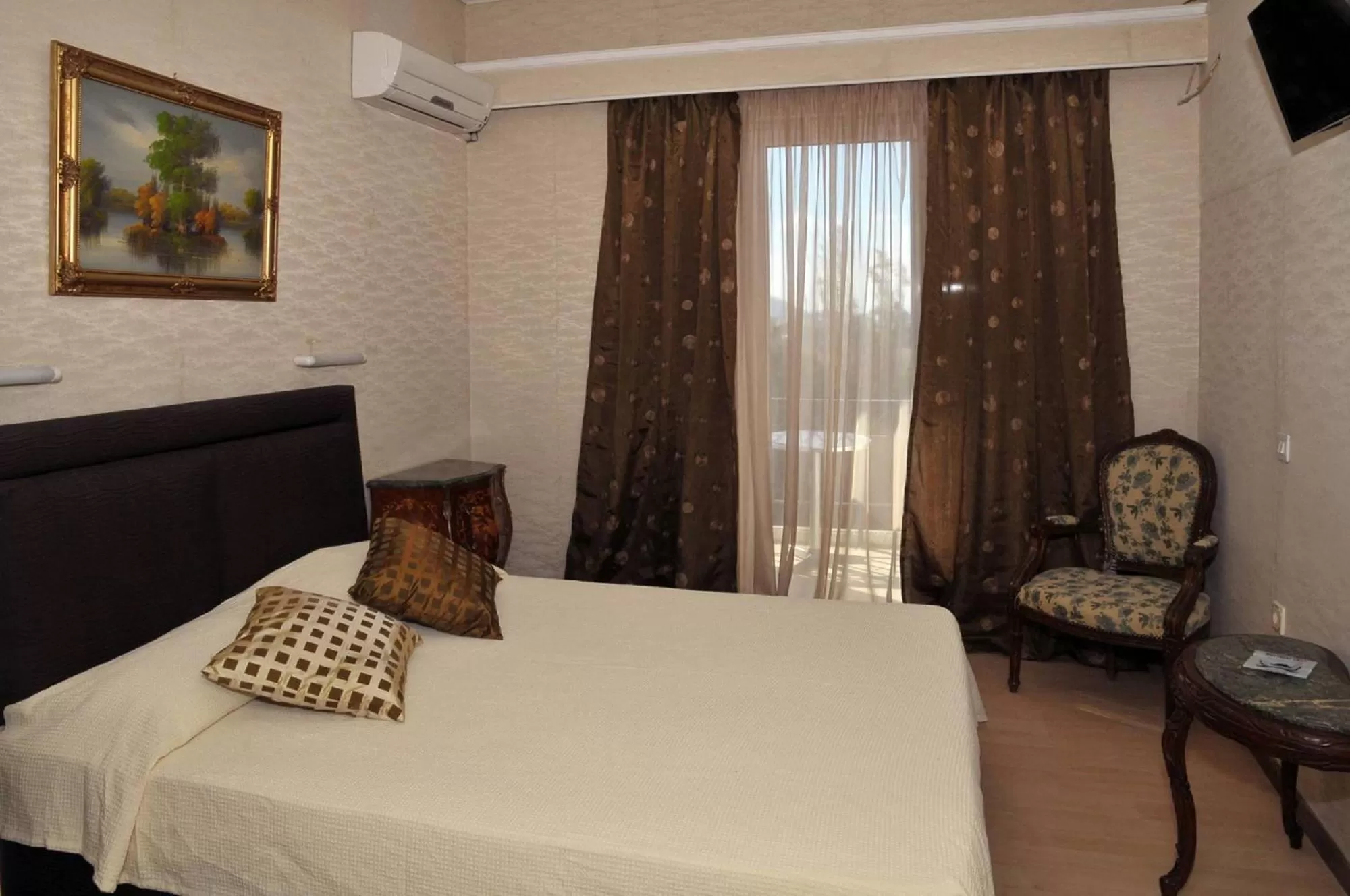 Photo of the whole room in Hotel Anesi