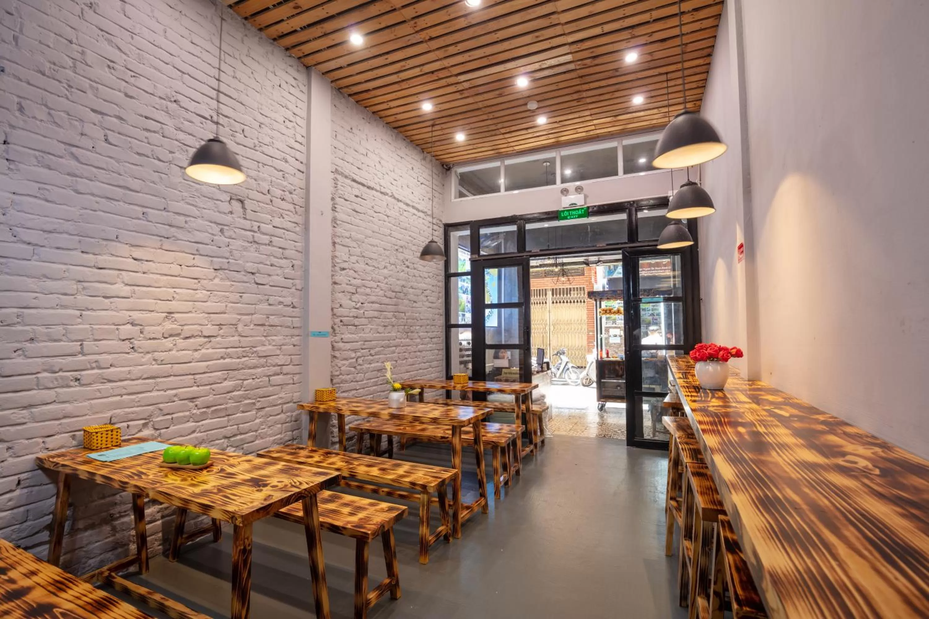 Seating area, Restaurant/Places to Eat in CATHEDRAL HANOI BACKPACKERS