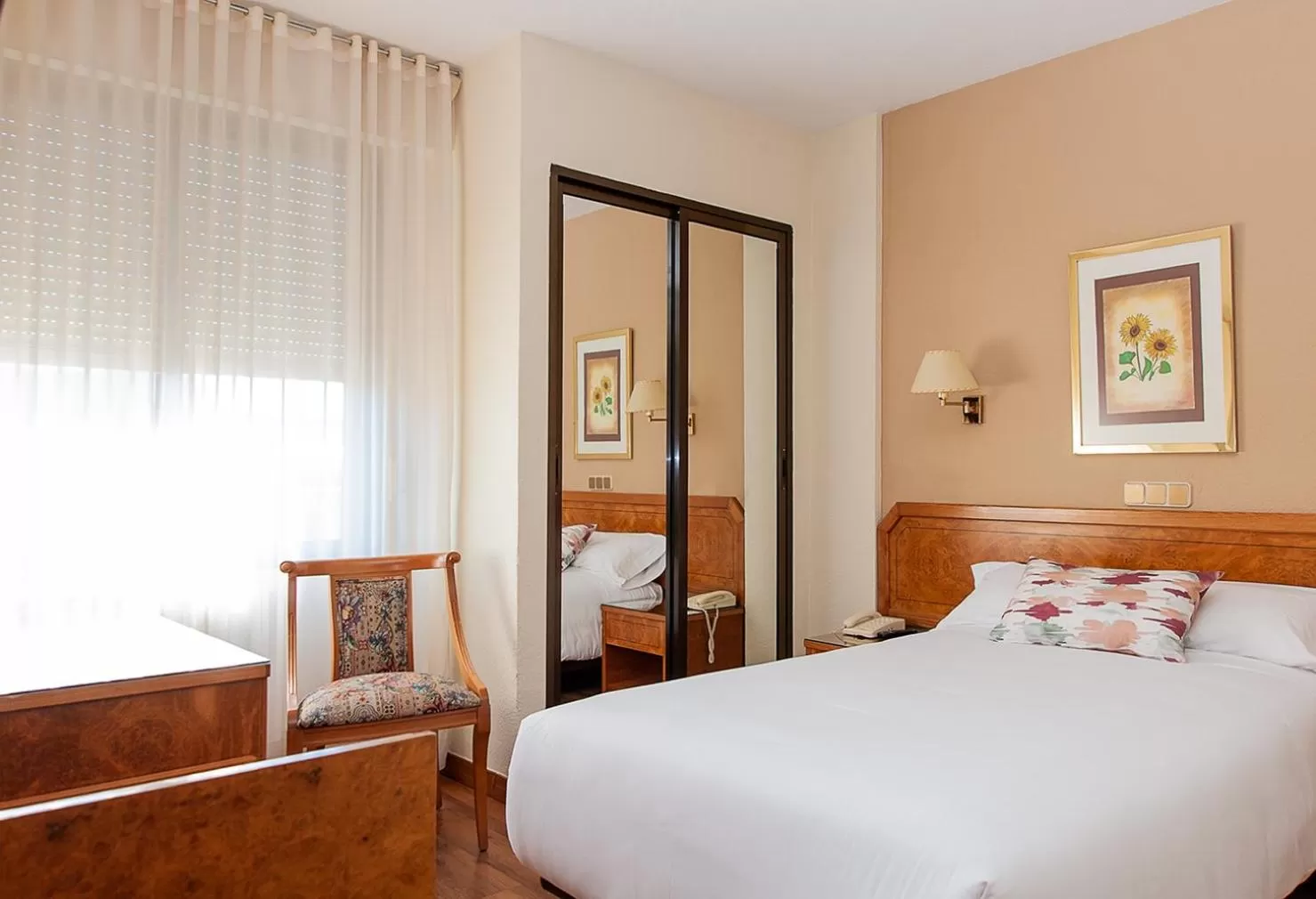 Bedroom, Bed in Hotel Don Carmelo