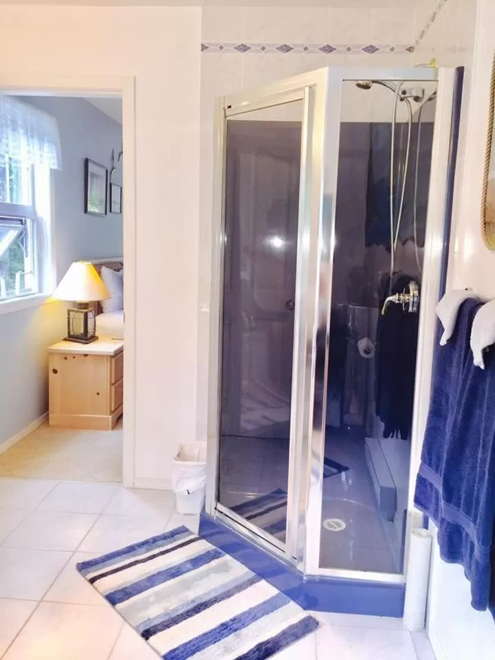 Bathroom in Seafarers Bed & Breakfast