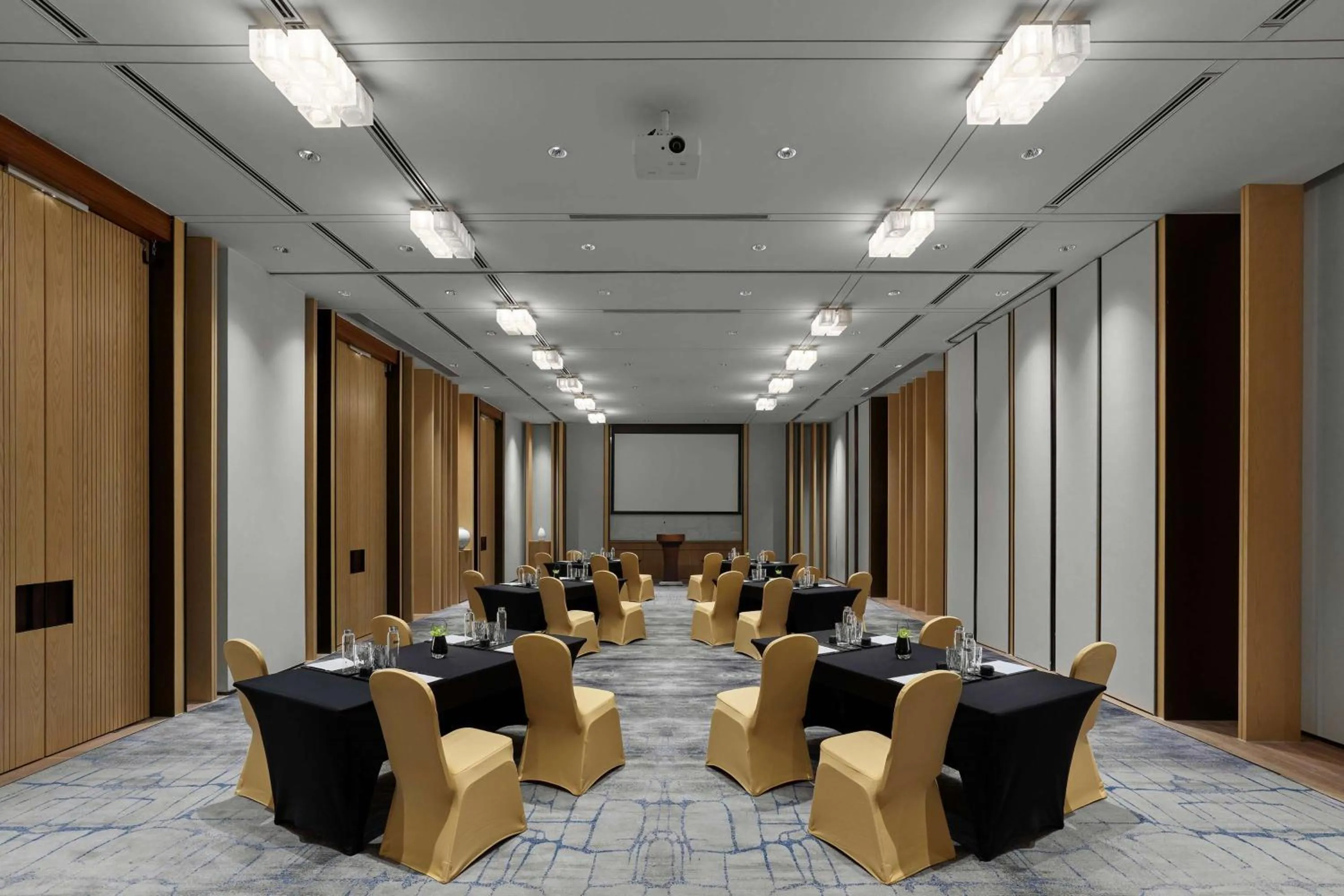 Meeting/conference room in Hilton Suzhou Yinshan Lake