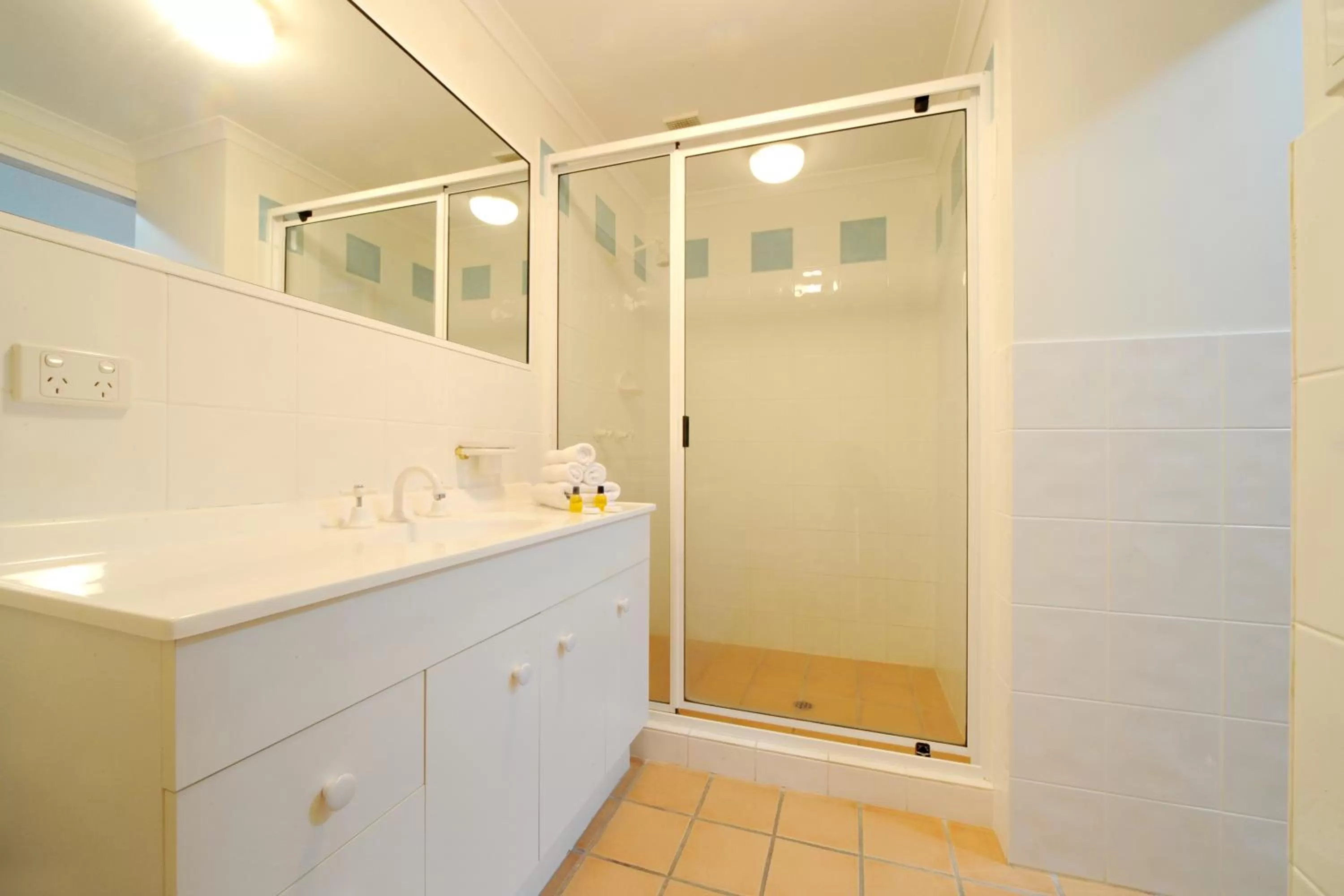 Shower in at Beach Court Holiday Villas