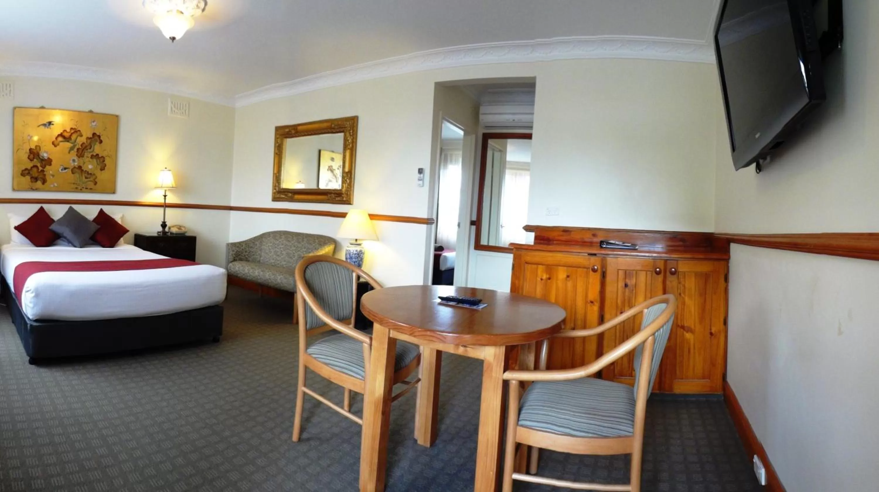 Photo of the whole room, Bed in Three Explorers Motel