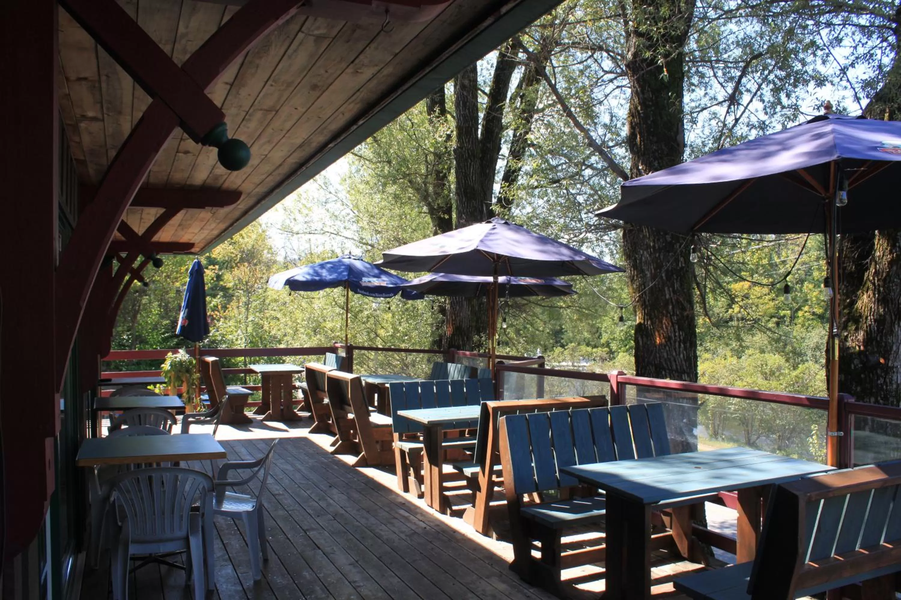 Patio, Restaurant/Places to Eat in Auberge Micro-Brasserie Le Baril Roulant