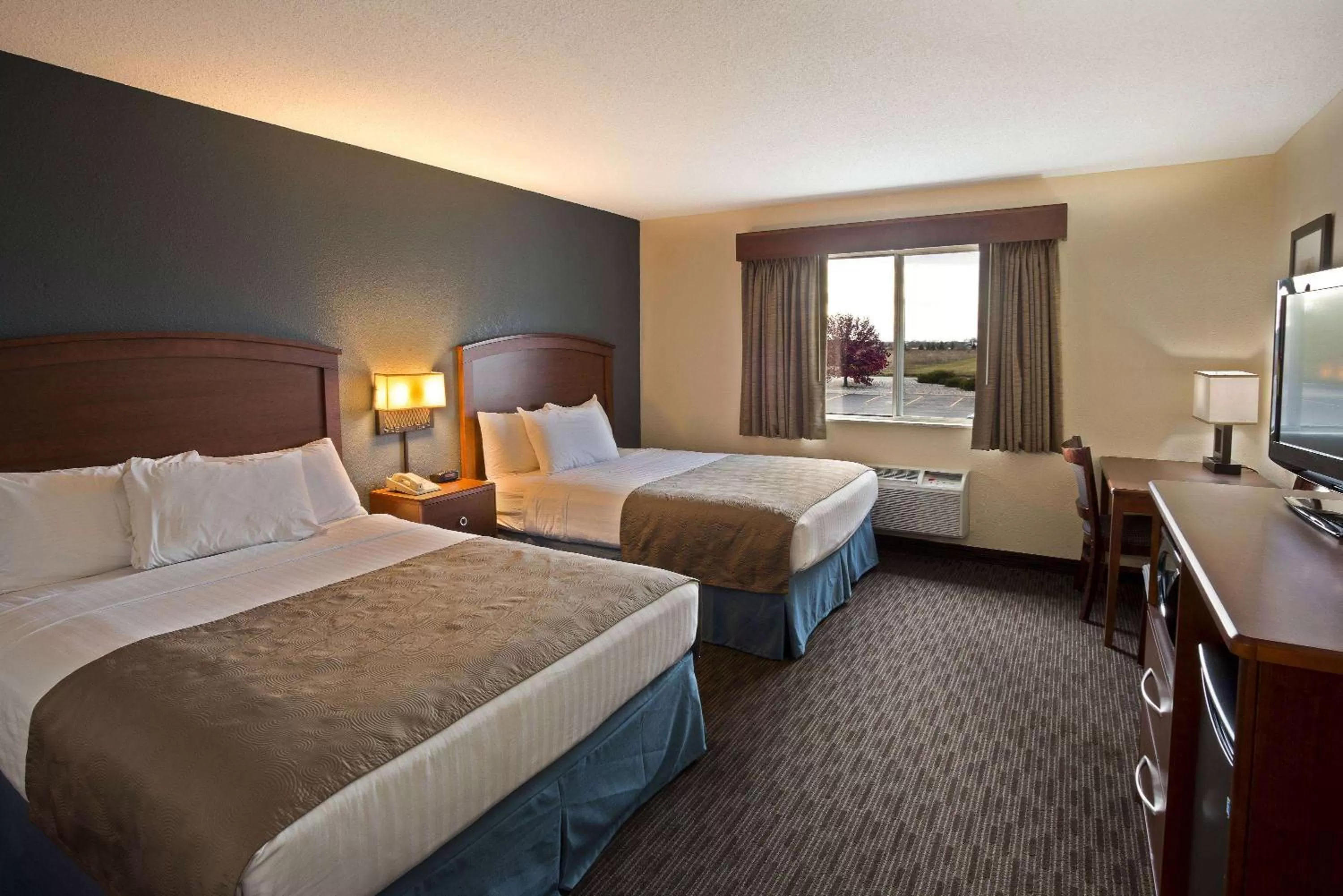 Photo of the whole room, Bed in AmericInn by Wyndham Bay City