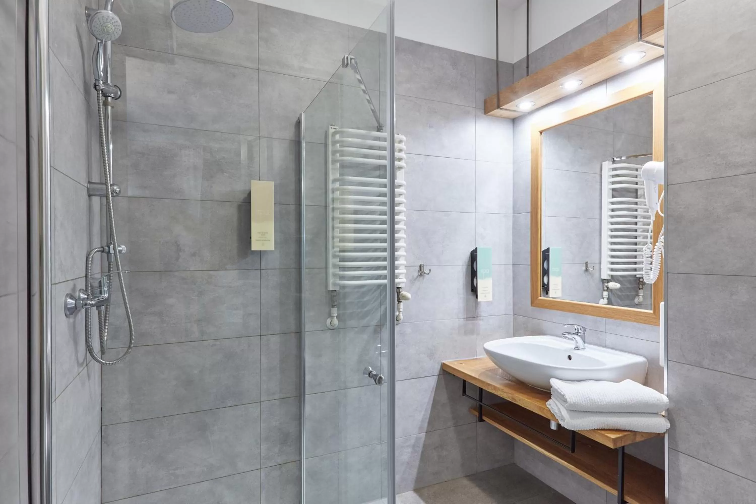 Shower in Hotel Batory