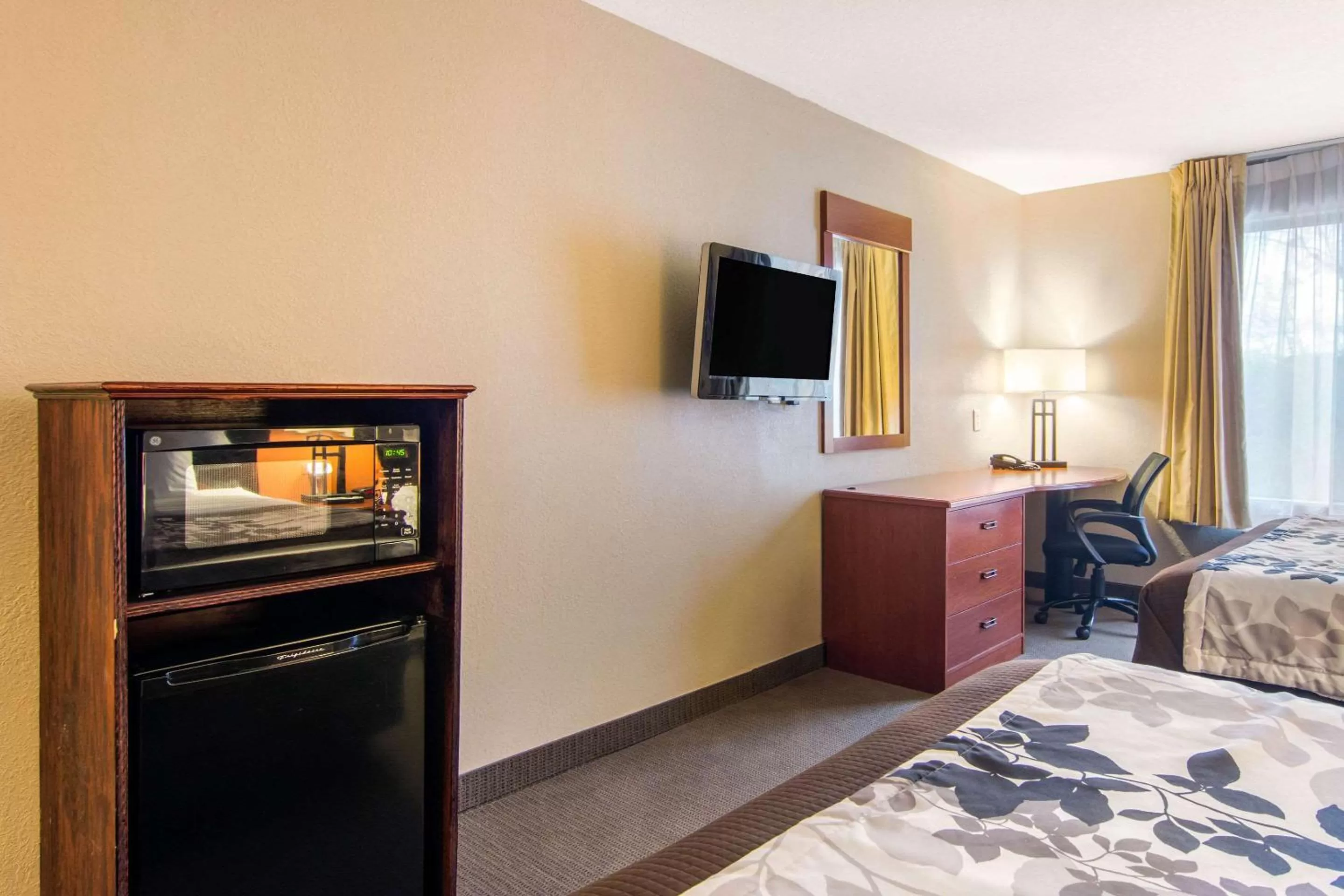 Photo of the whole room, Bed in Sleep Inn & Suites Athens South