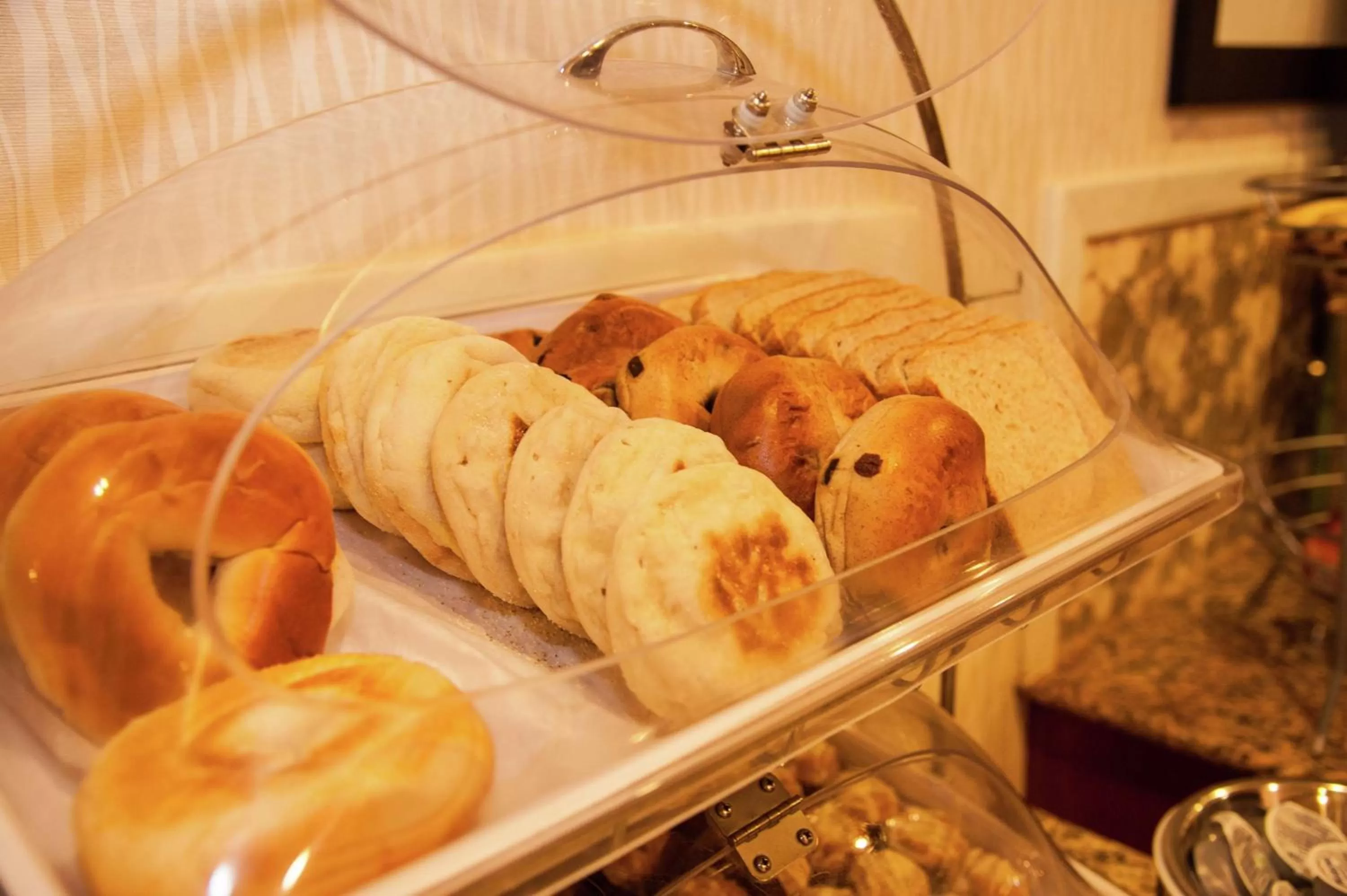 Dining area in Hampton Inn Enterprise
