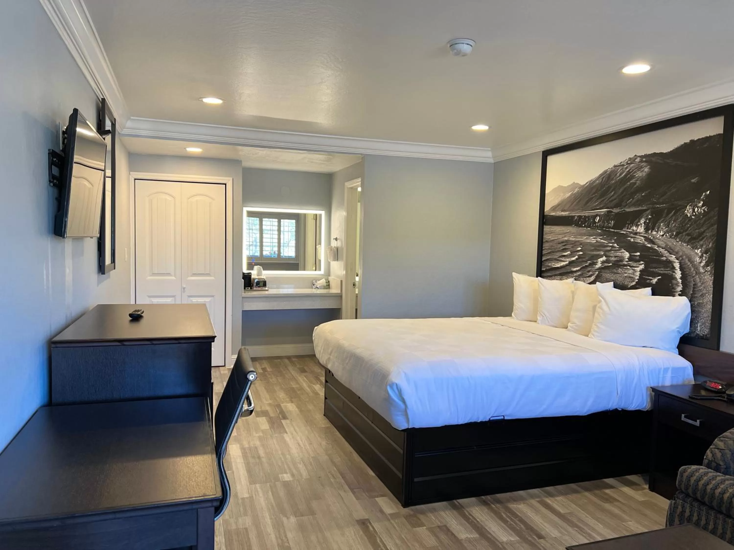 Bed in Aura Inn Monterey