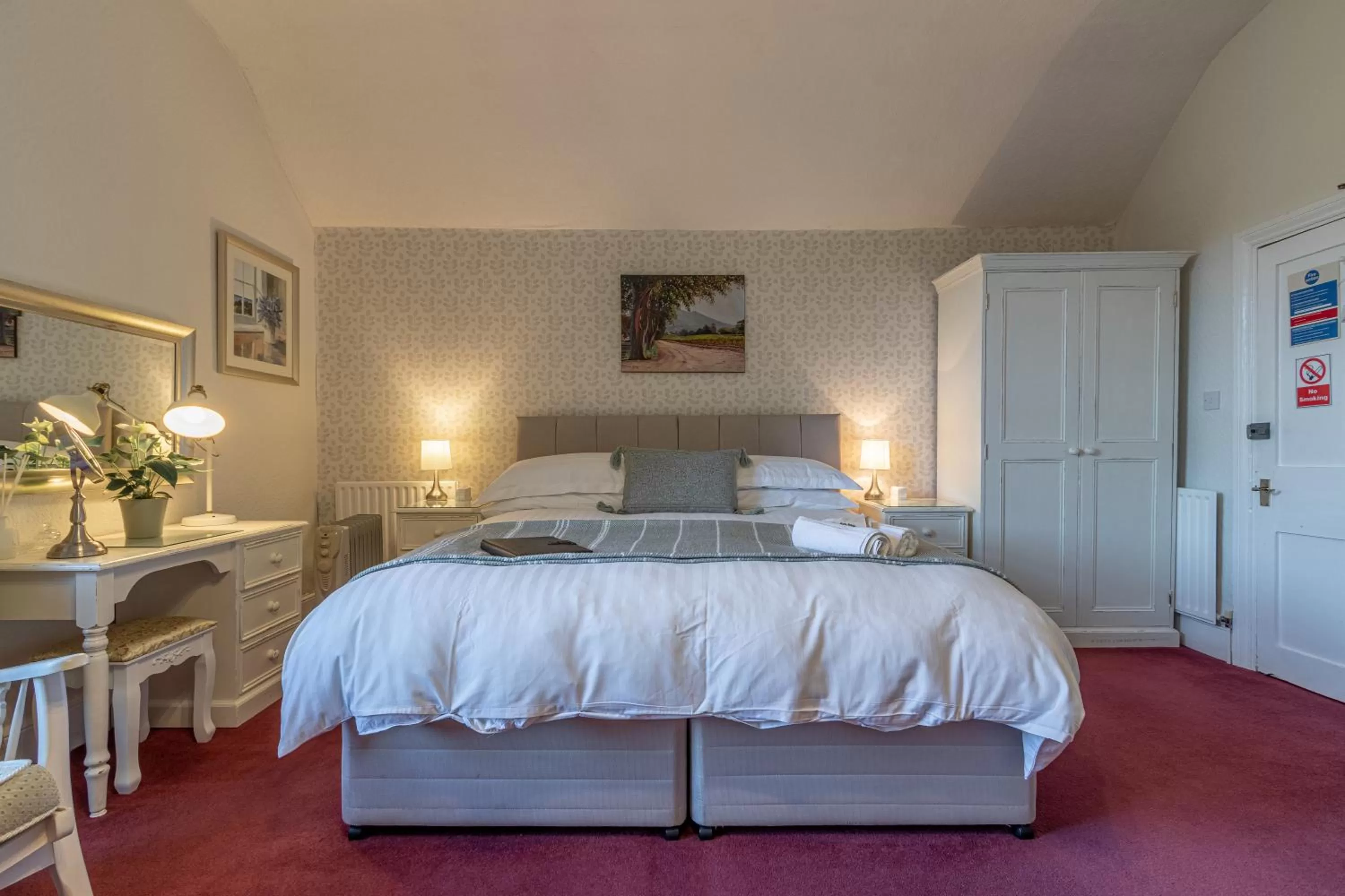 Family Room with Garden View in Glyntwrog House