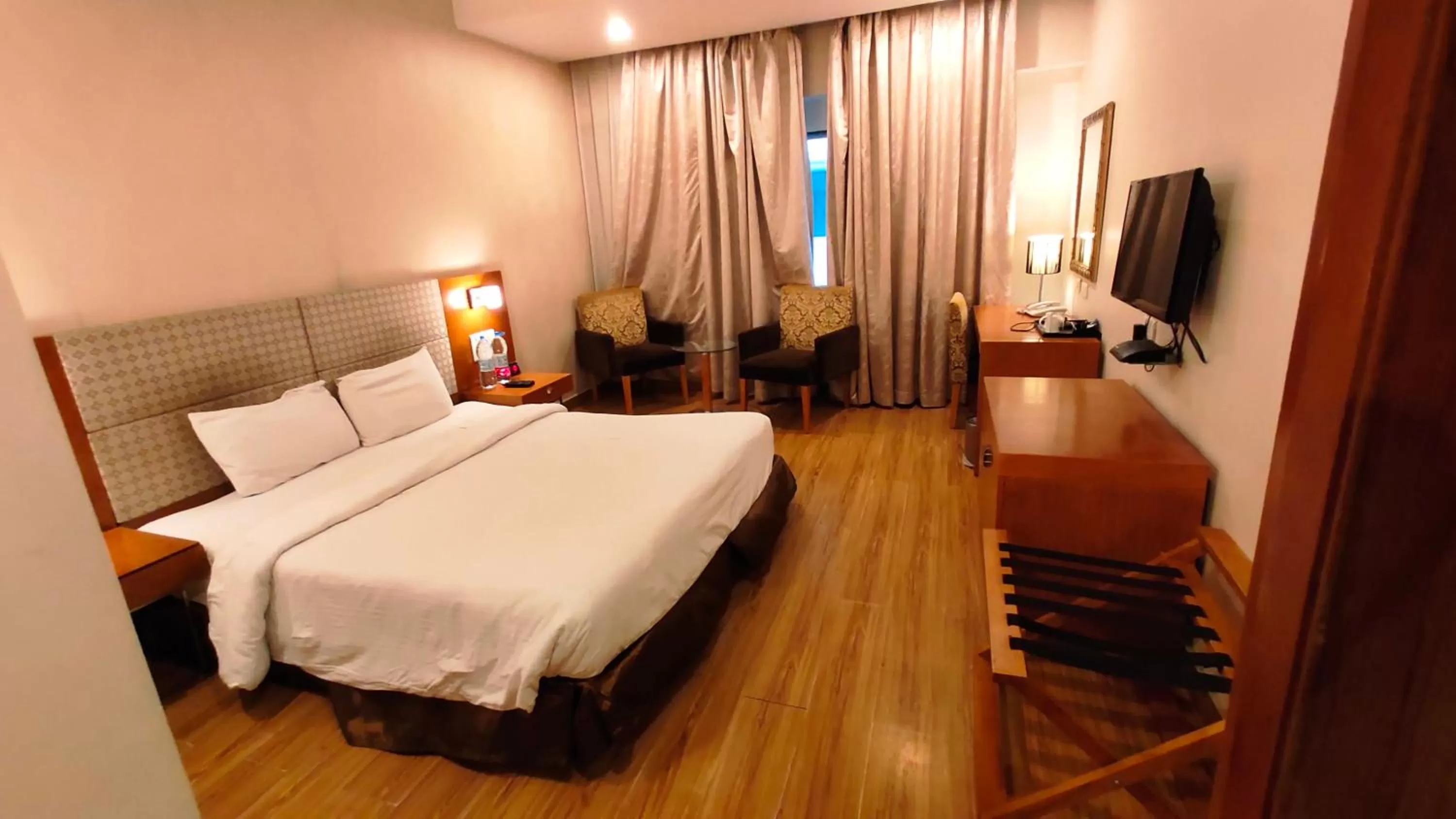 Bedroom, Bed in Best Western Ashoka