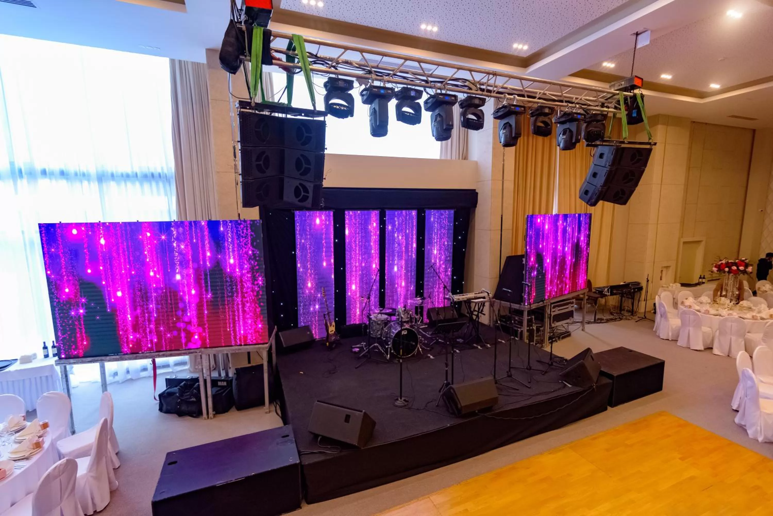 Restaurant/places to eat in Resident City Hotel