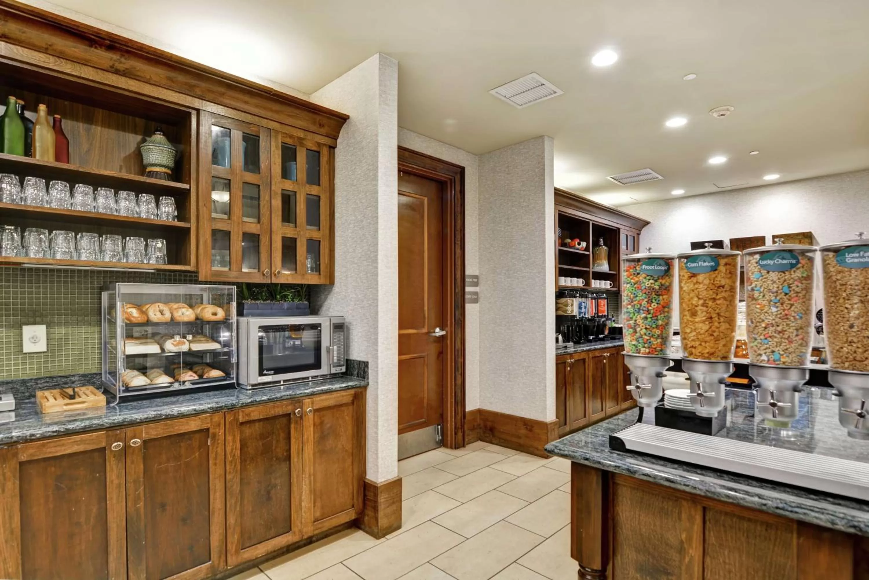 Dining area in Homewood Suites Mobile East Bay/Daphne