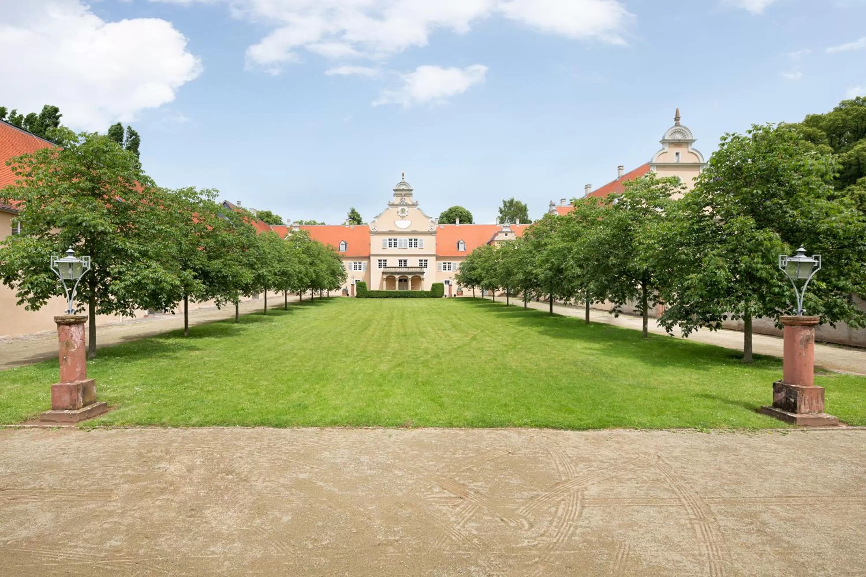 Facade/entrance in Hotel Jagdschloss Kranichstein