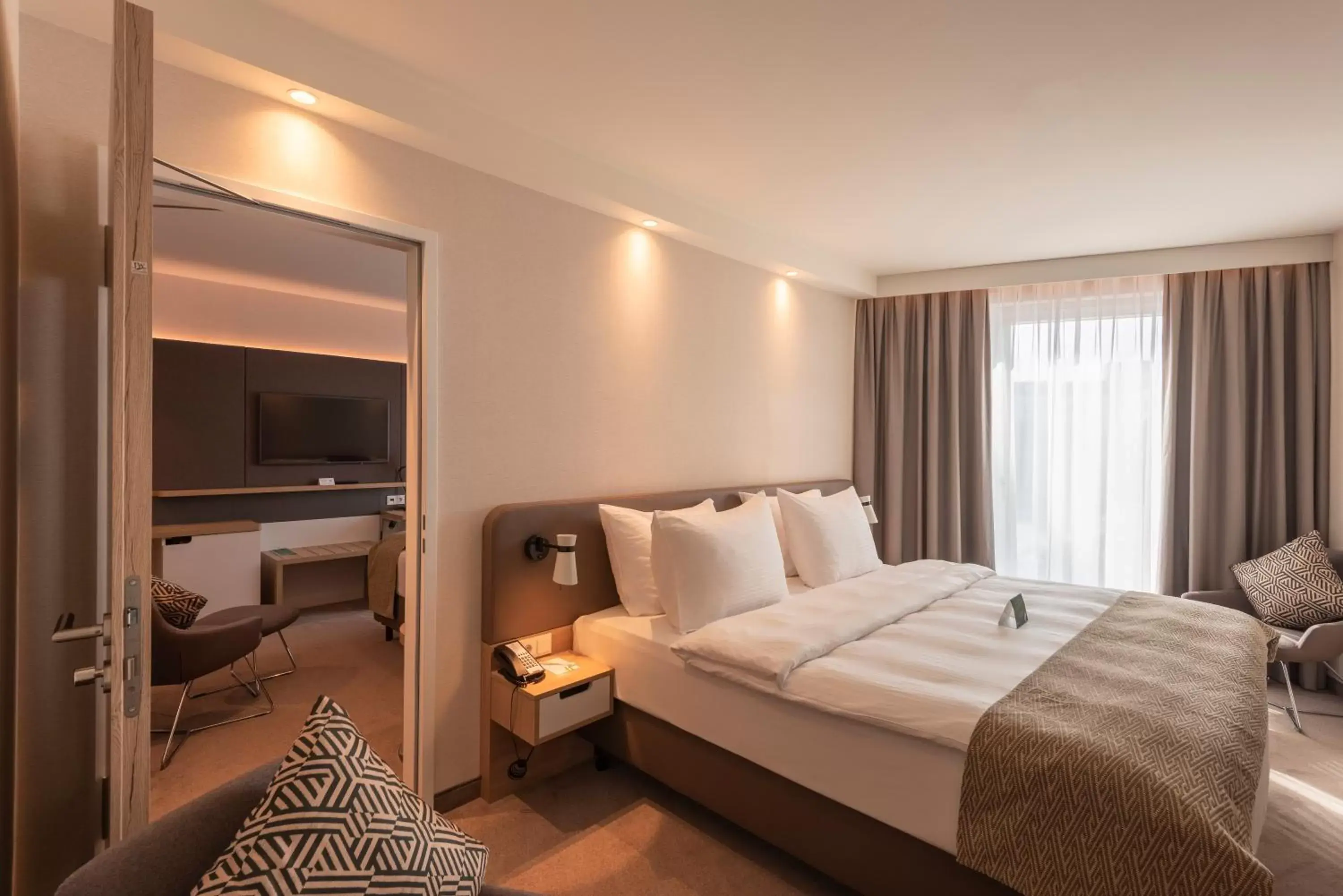 Premium King Room - Connecting Door in Holiday Inn - Hamburg - Berliner Tor by IHG Premium King Room - Connecting Door in Holiday Inn - Hamburg - Berliner Tor by IHG