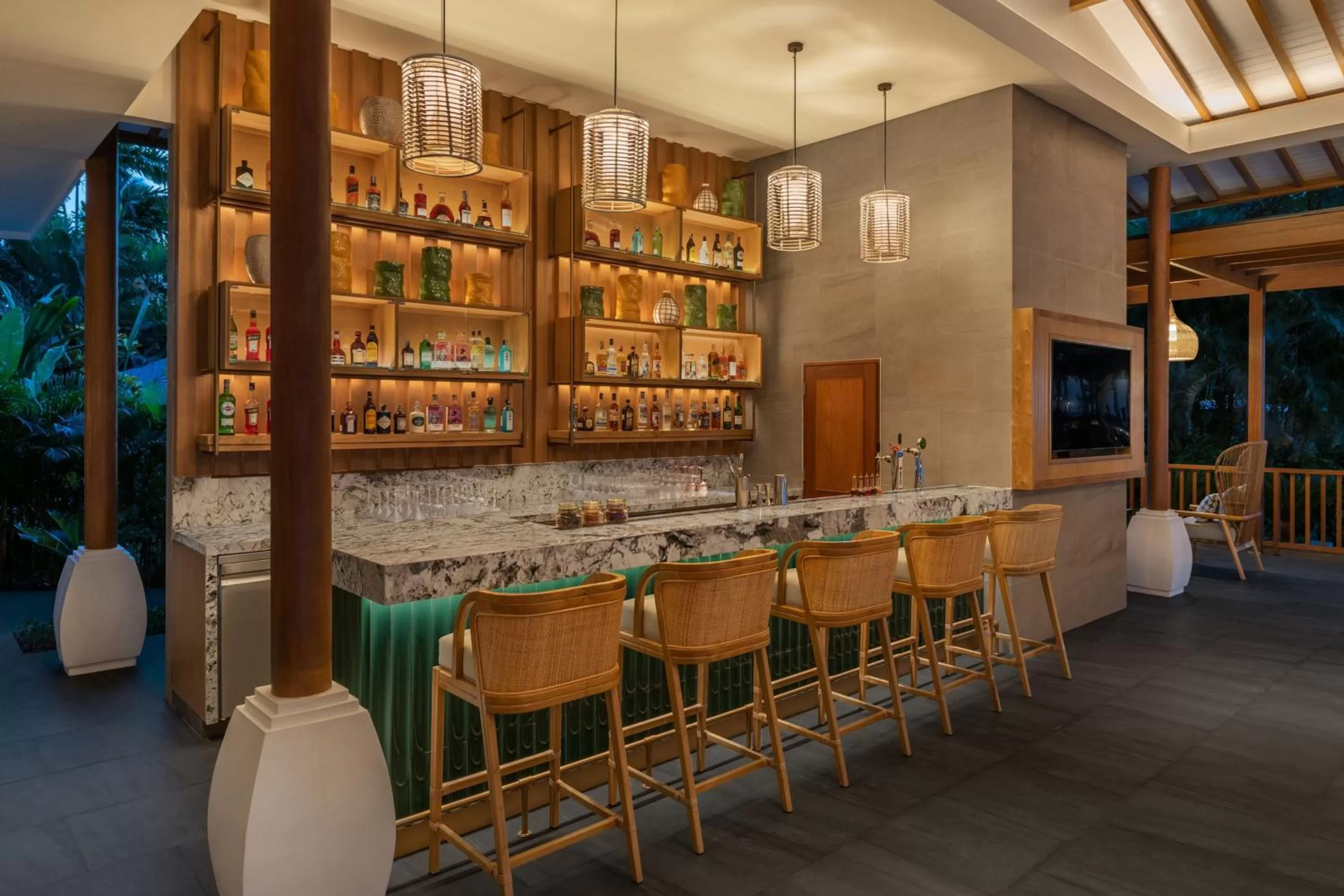 Lounge or bar in The Laguna, A Luxury Collection Resort & Spa, Nusa Dua, Bali