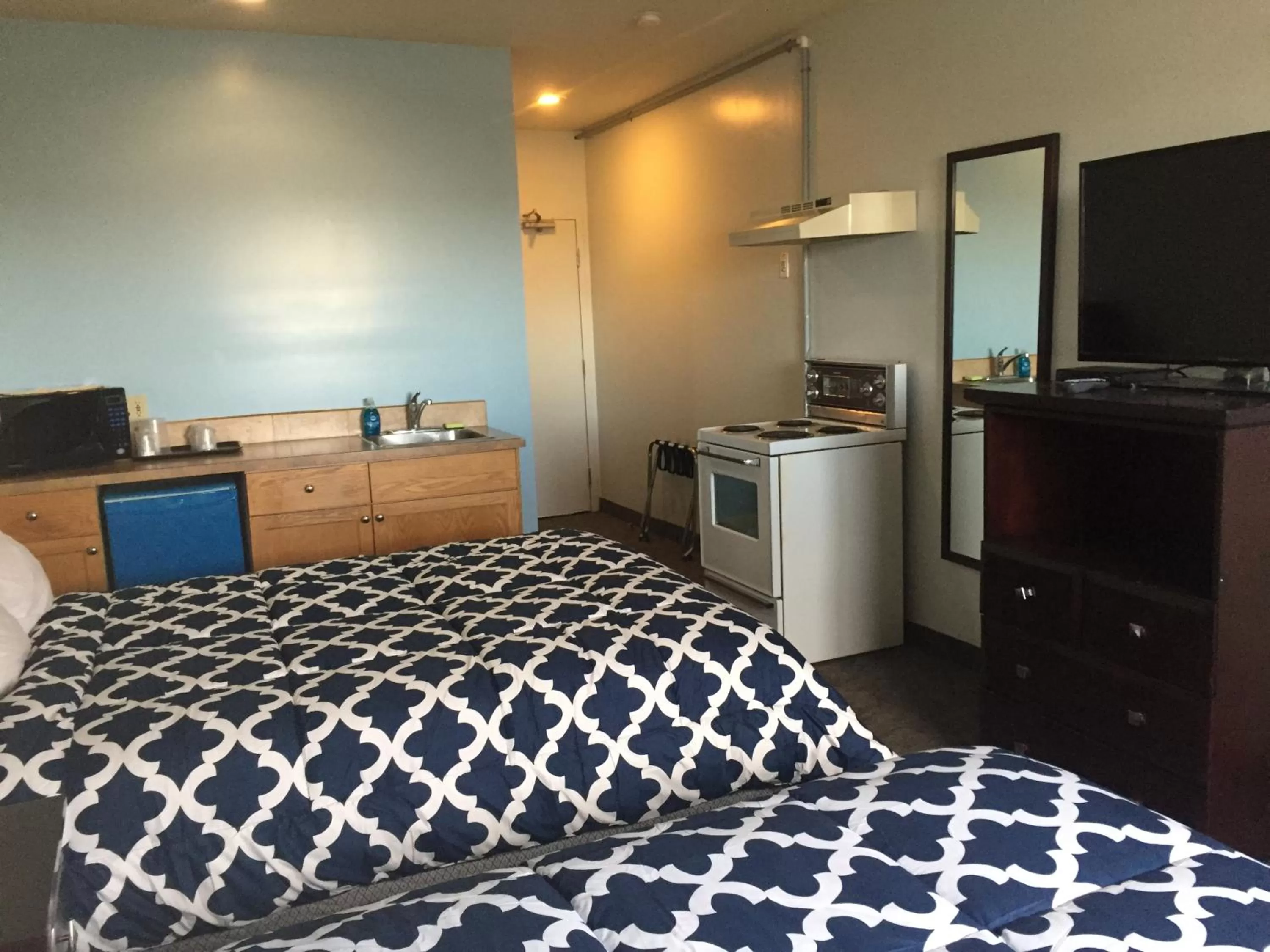 Kitchen or kitchenette, Kitchen/Kitchenette in Travel Inn & Suites