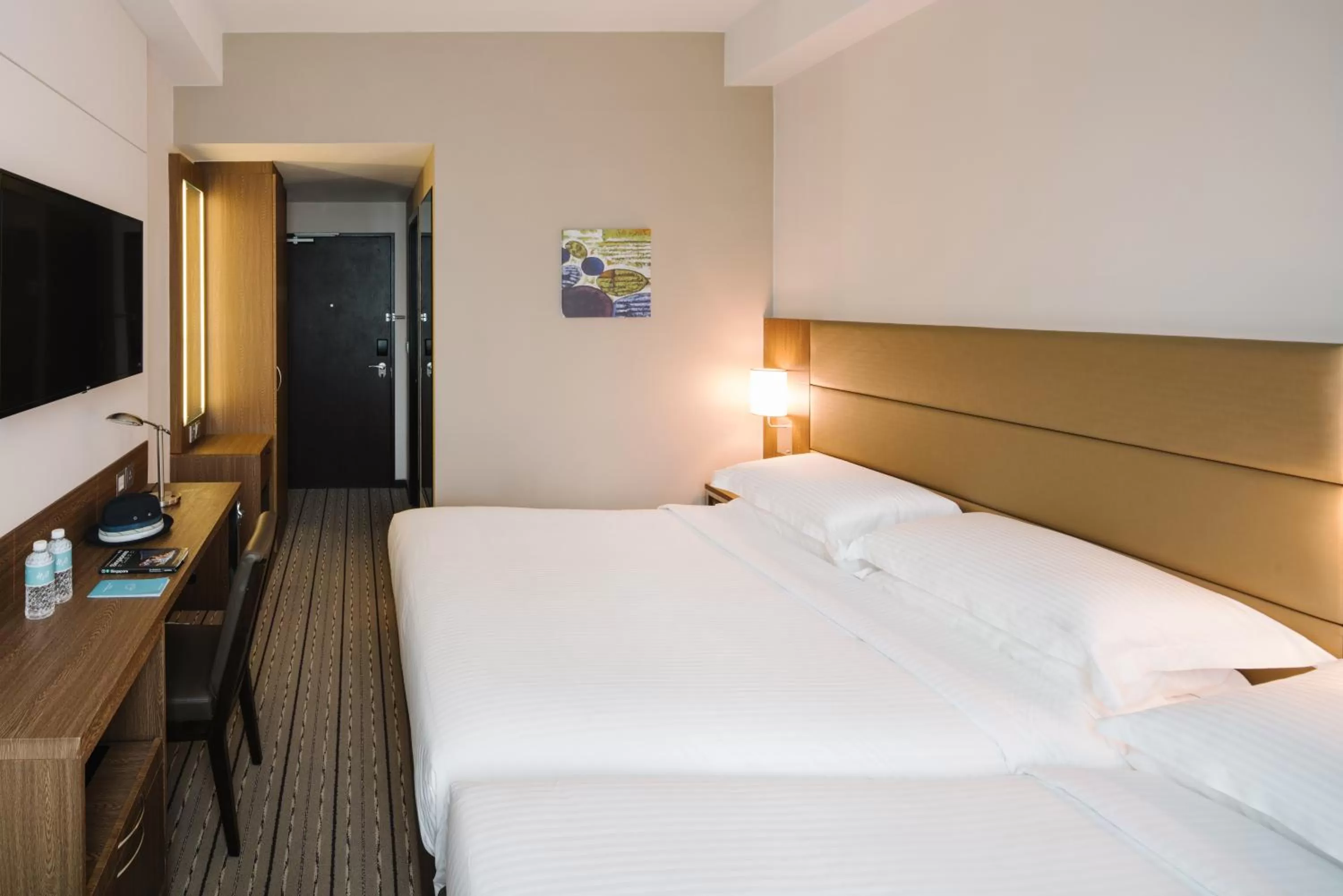 Bed in Hotel Traveltine Downtown Singapore, Trademark Collection