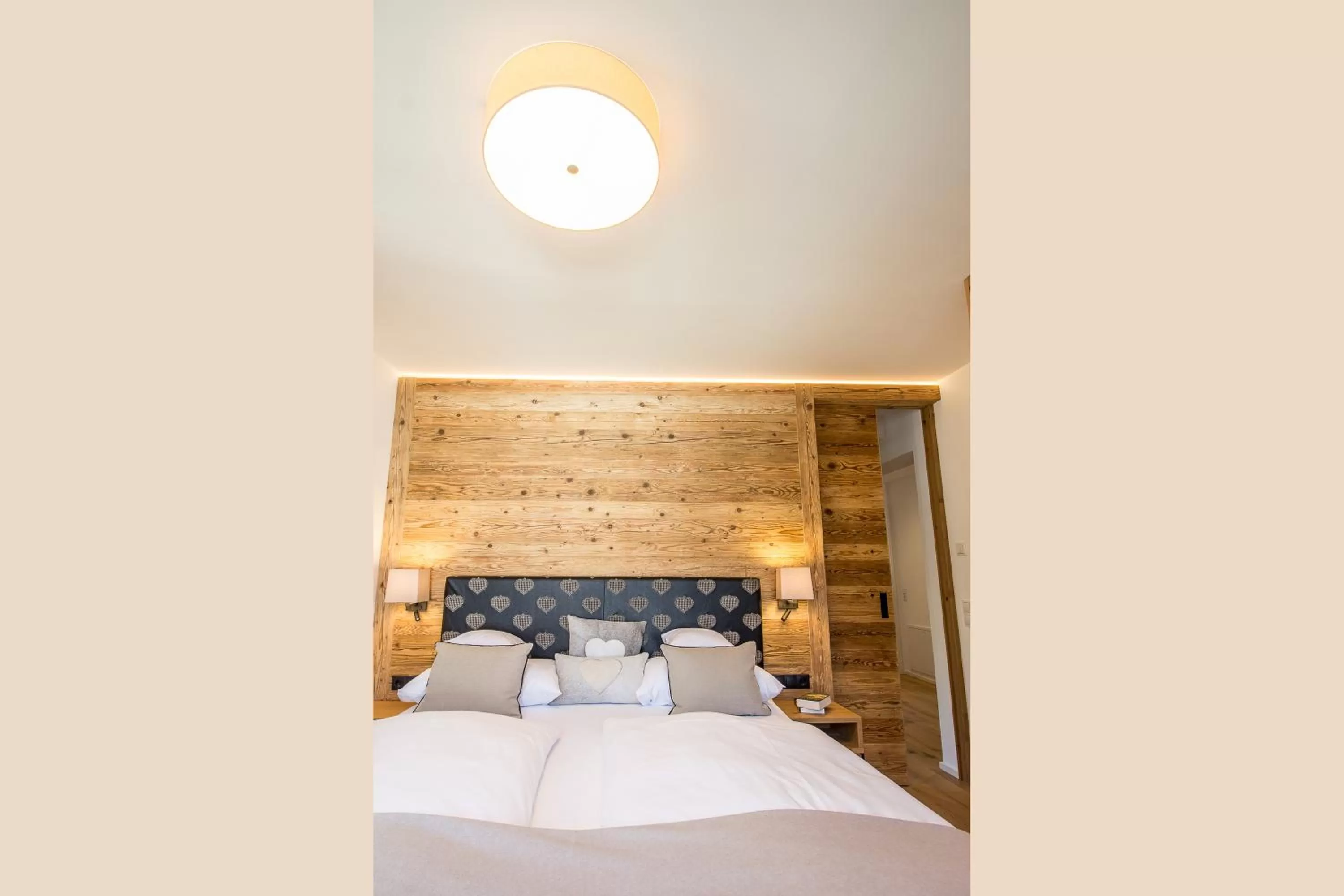 Bedroom, Bed in Hotel Bayerischer Hof