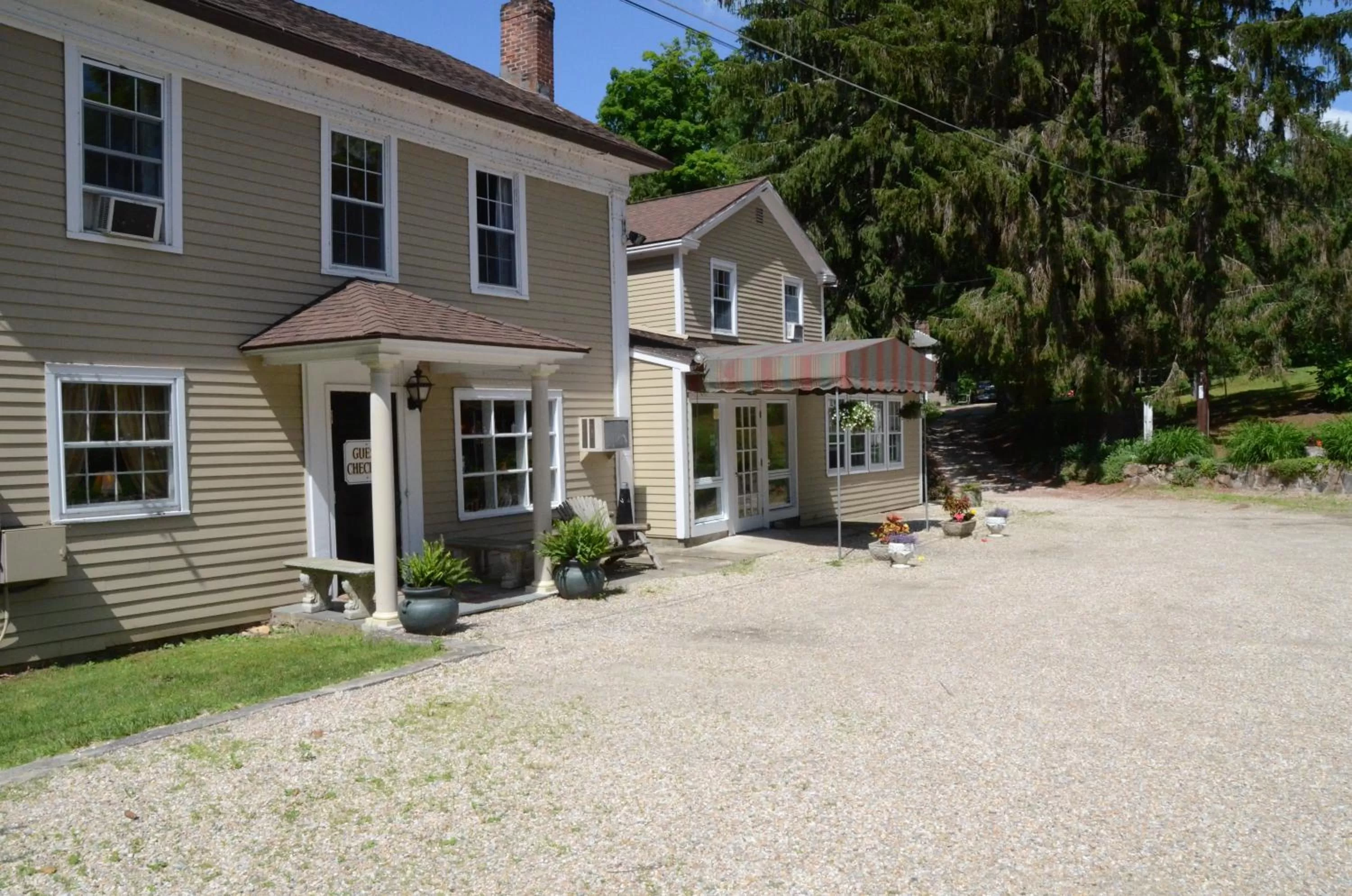 Property Building in Cornwall Inn