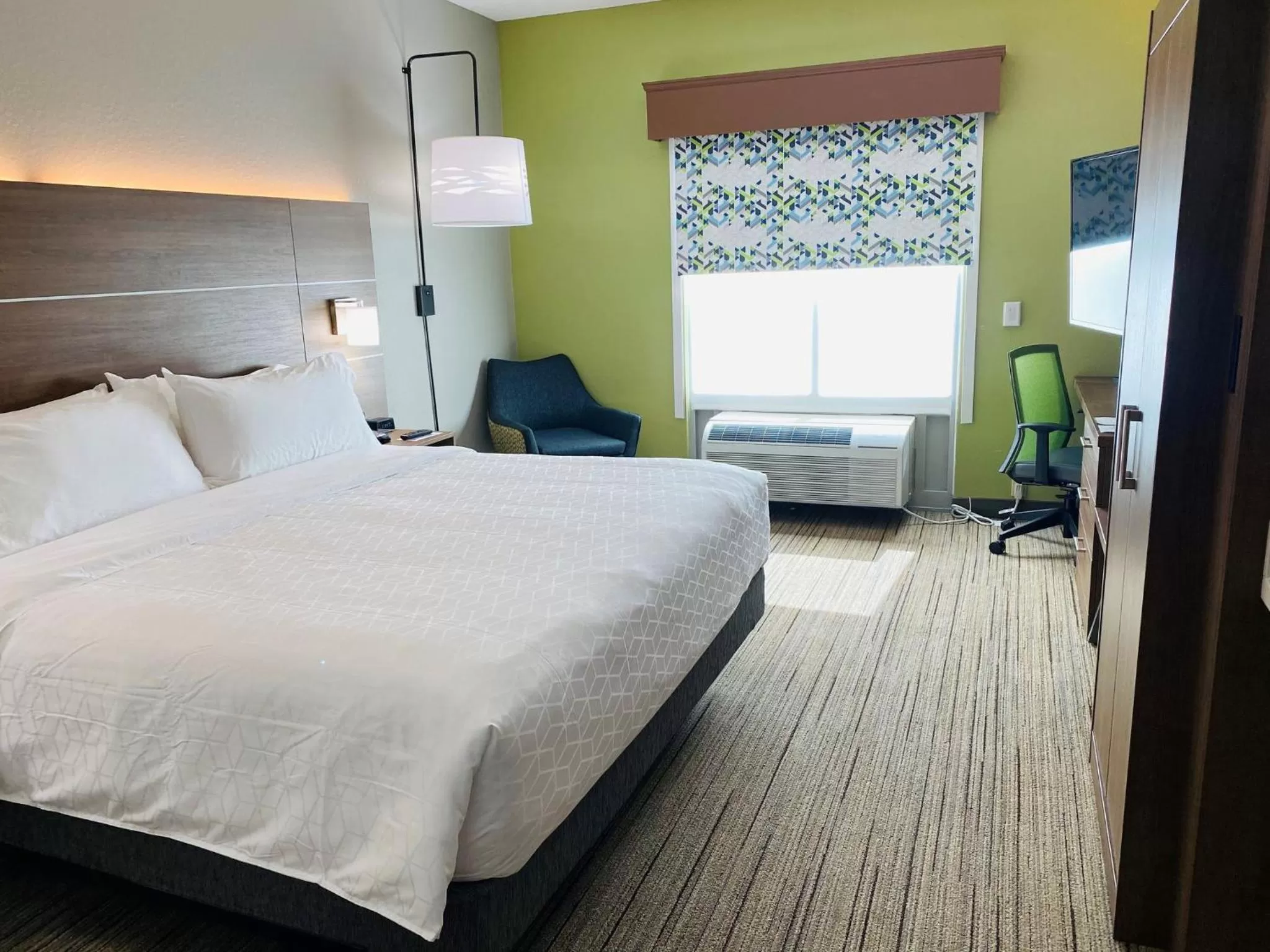 Photo of the whole room, Bed in Holiday Inn Express & Suites - Enterprise by IHG
