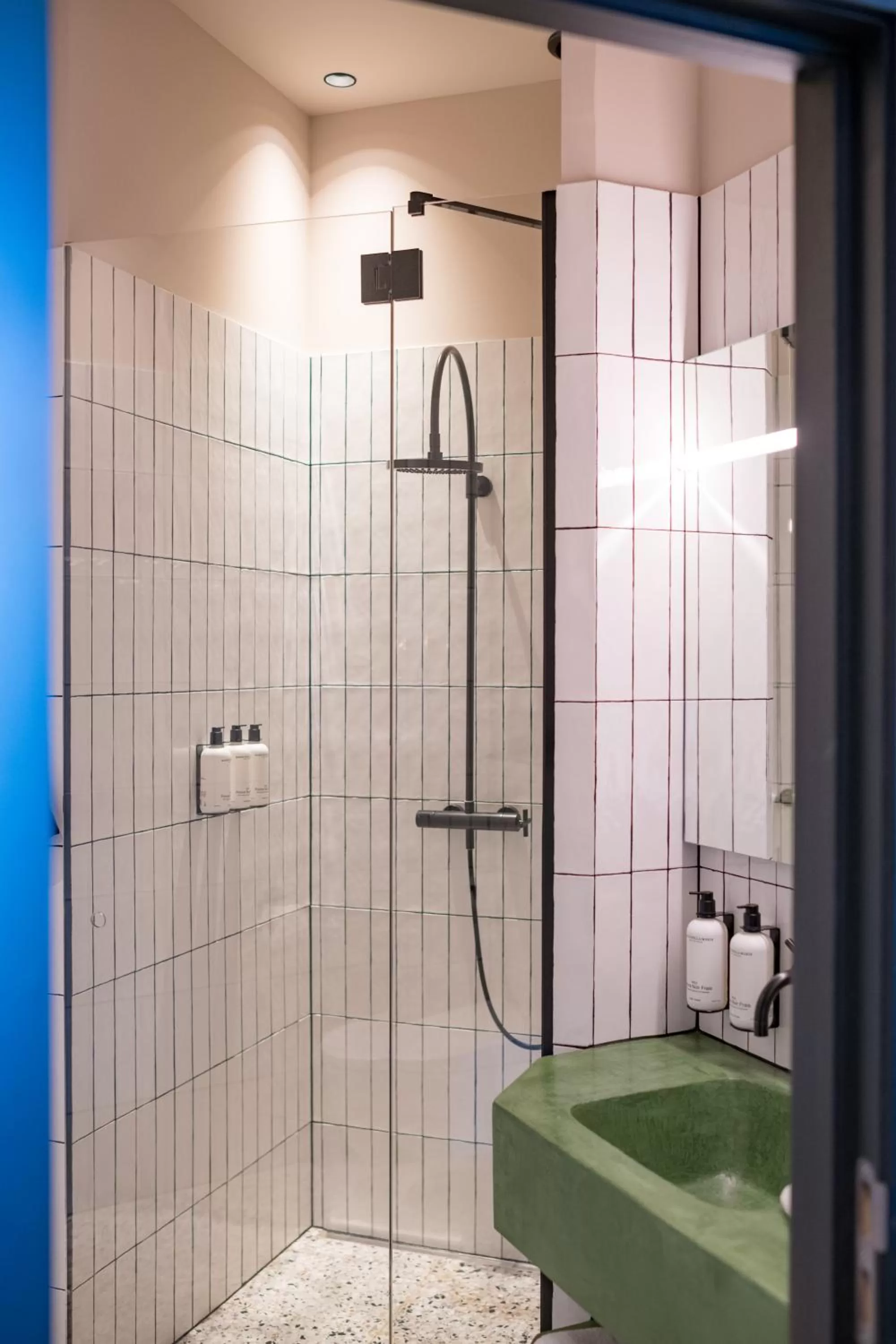 Shower in U Eat & Sleep Antwerp