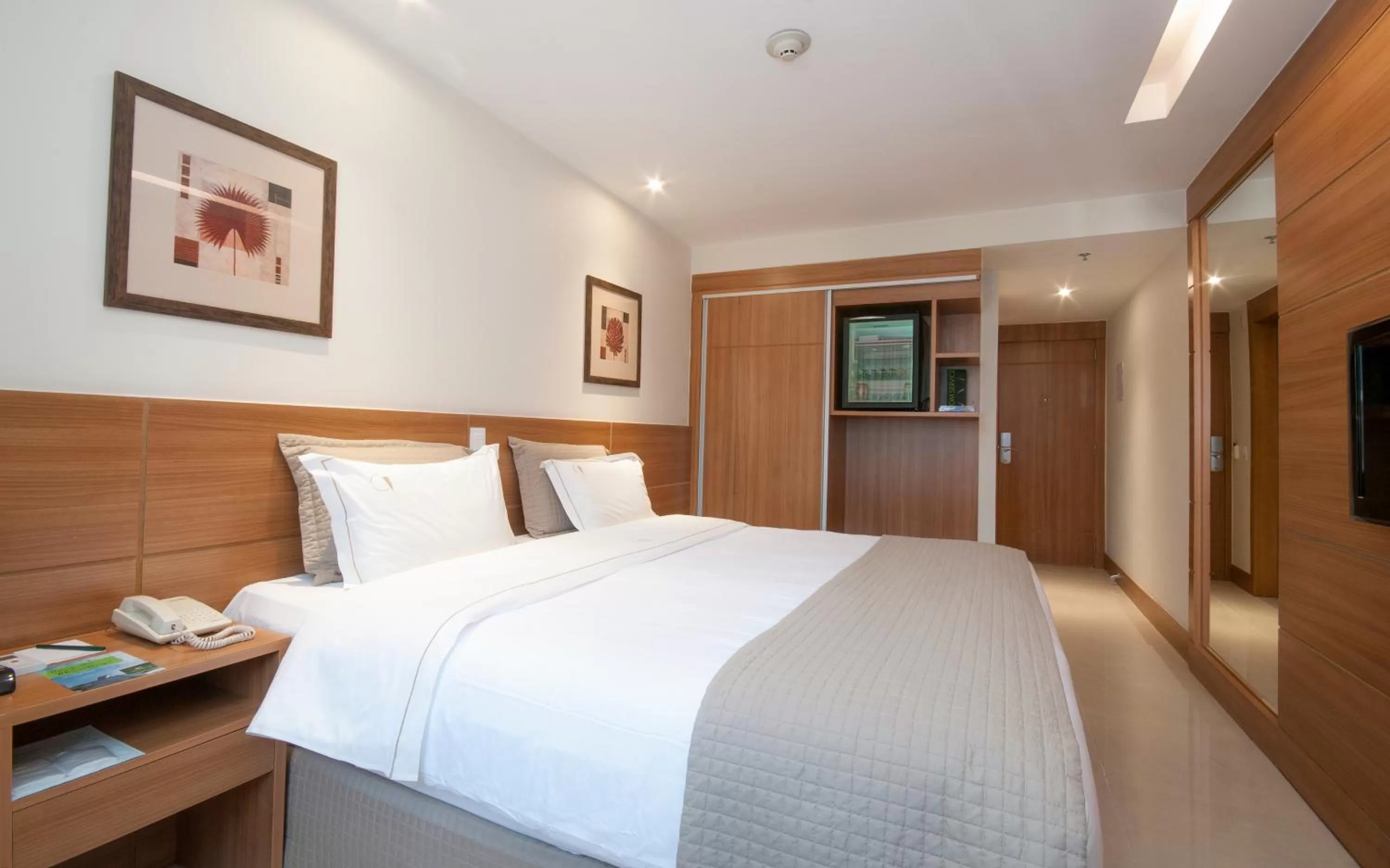 Property building, Bed in Américas Granada Hotel