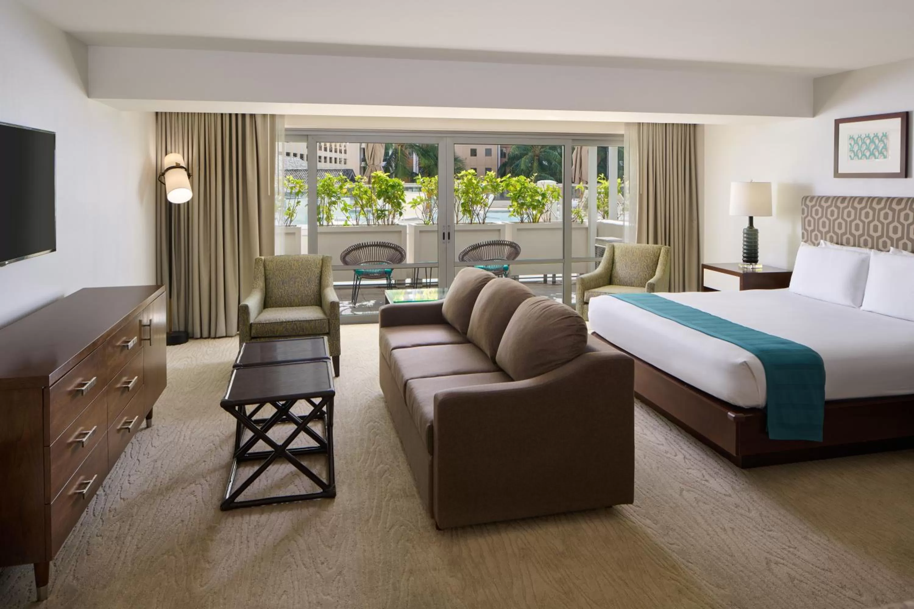 Bed in Ilikai Hotel & Luxury Suites