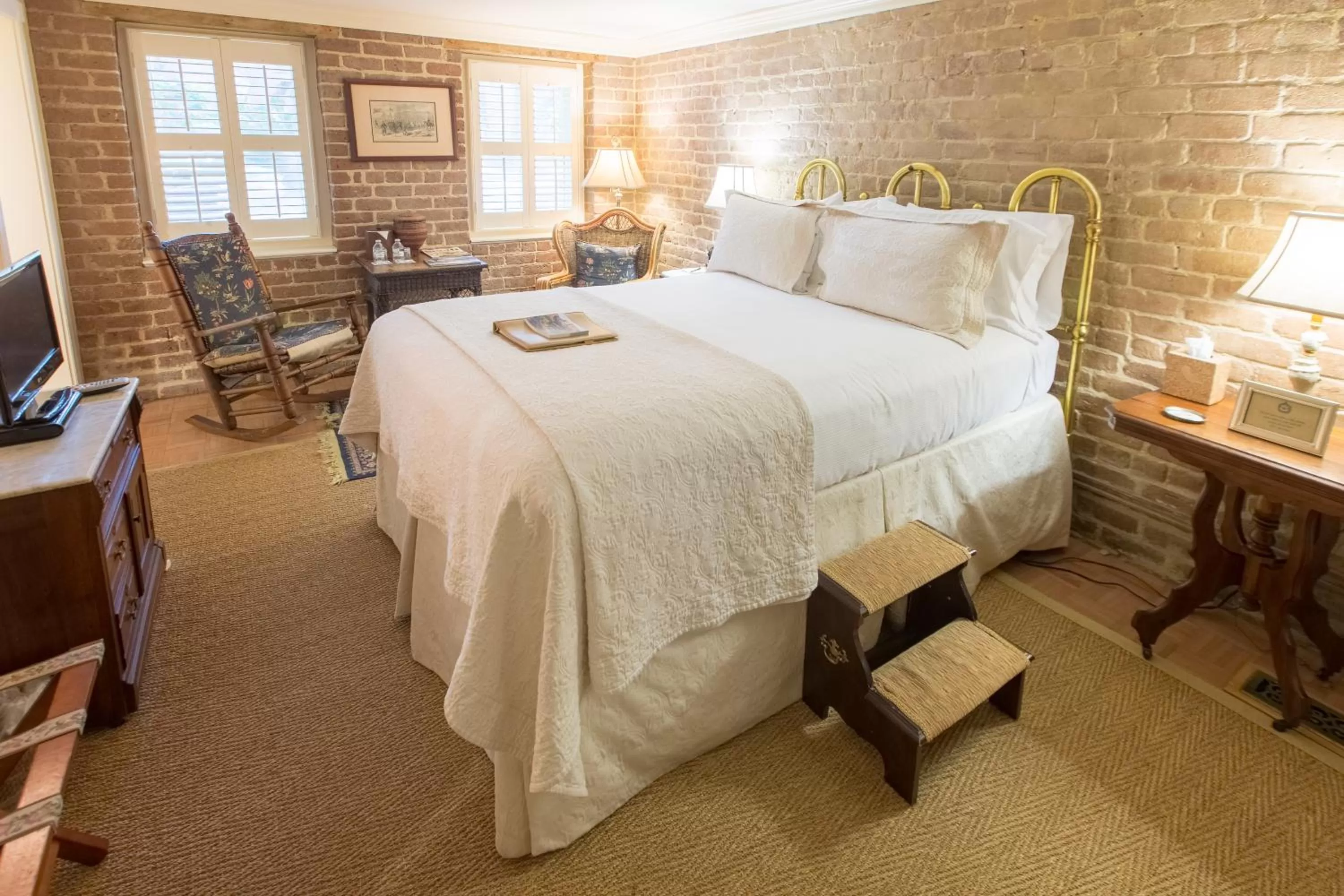 Bed in Ballastone Inn