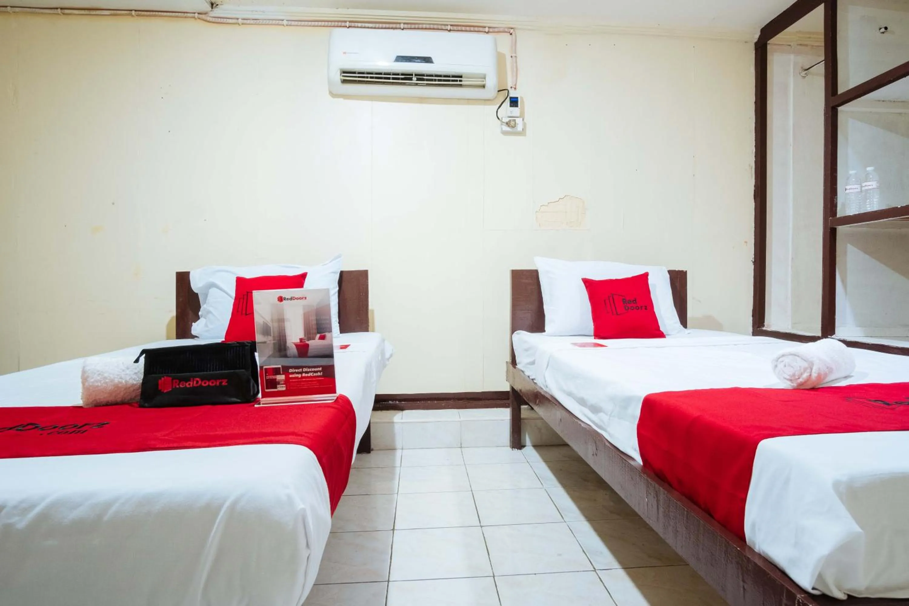 Photo of the whole room in RedDoorz @Downtown Bacolod