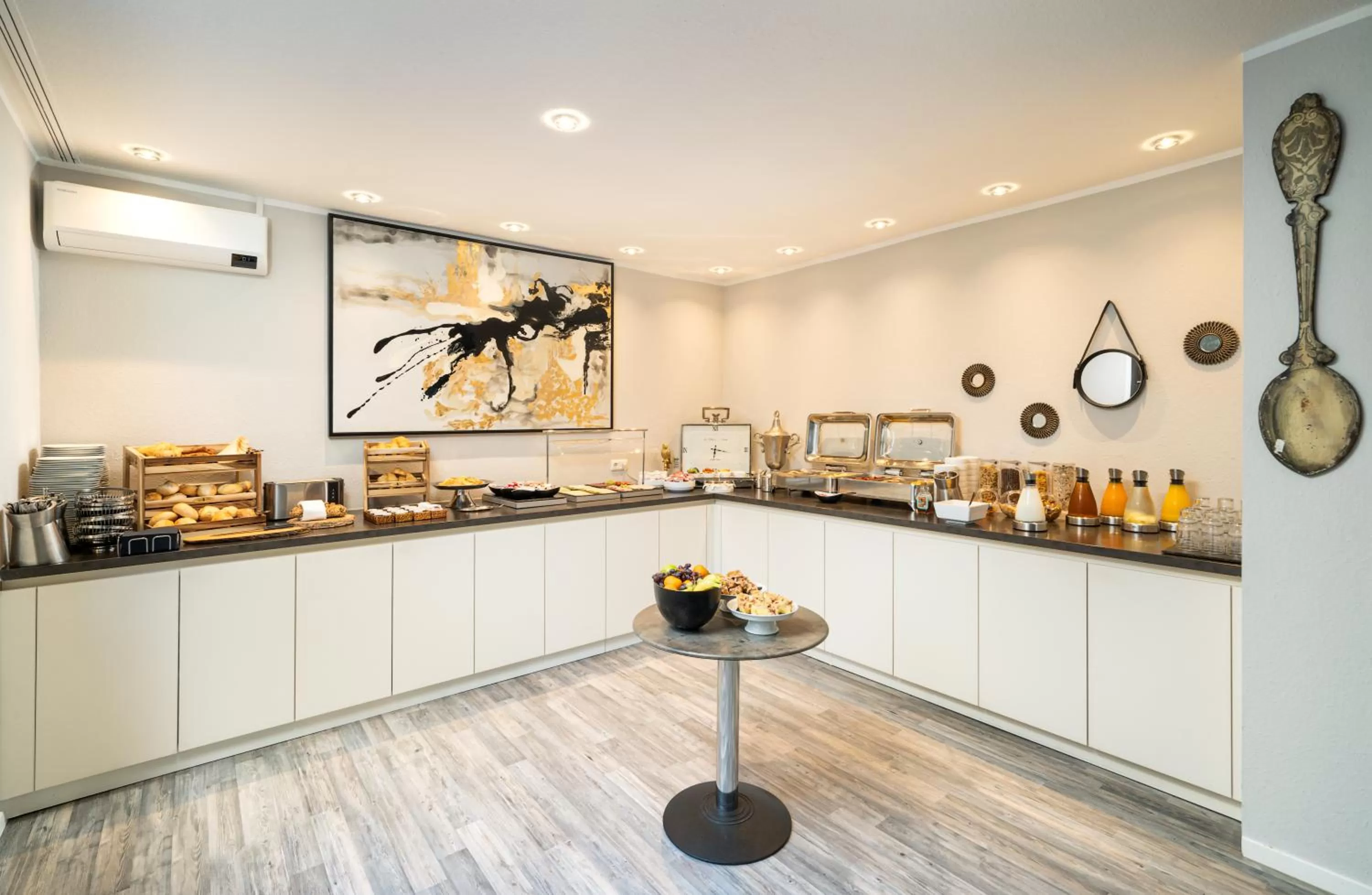 Buffet breakfast in Arthotel ANA Gold