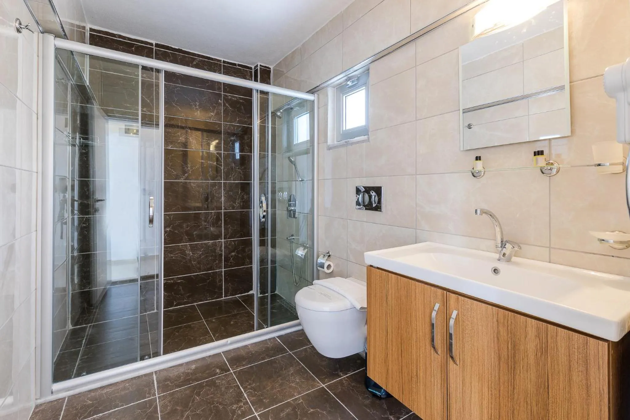 Shower in Ekici Hotel