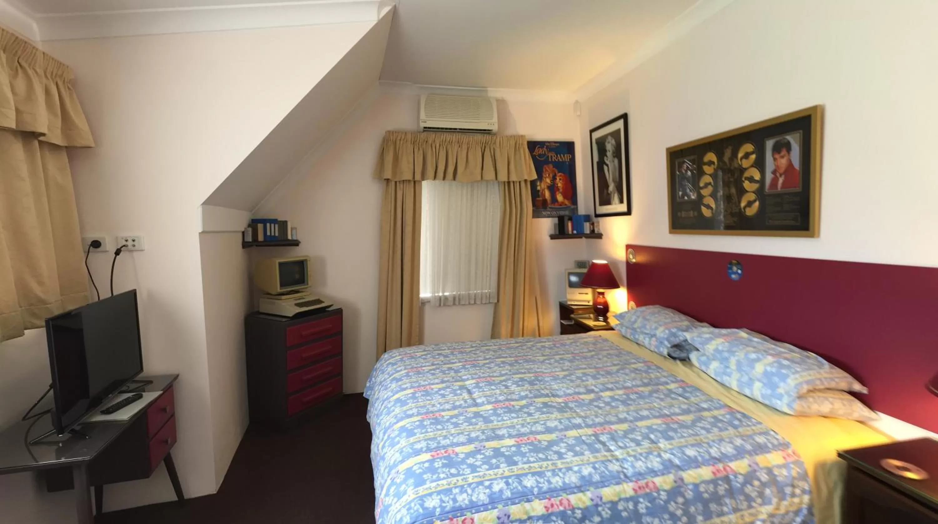Shower, Bed in Aarn House B&B Airport Accommodation