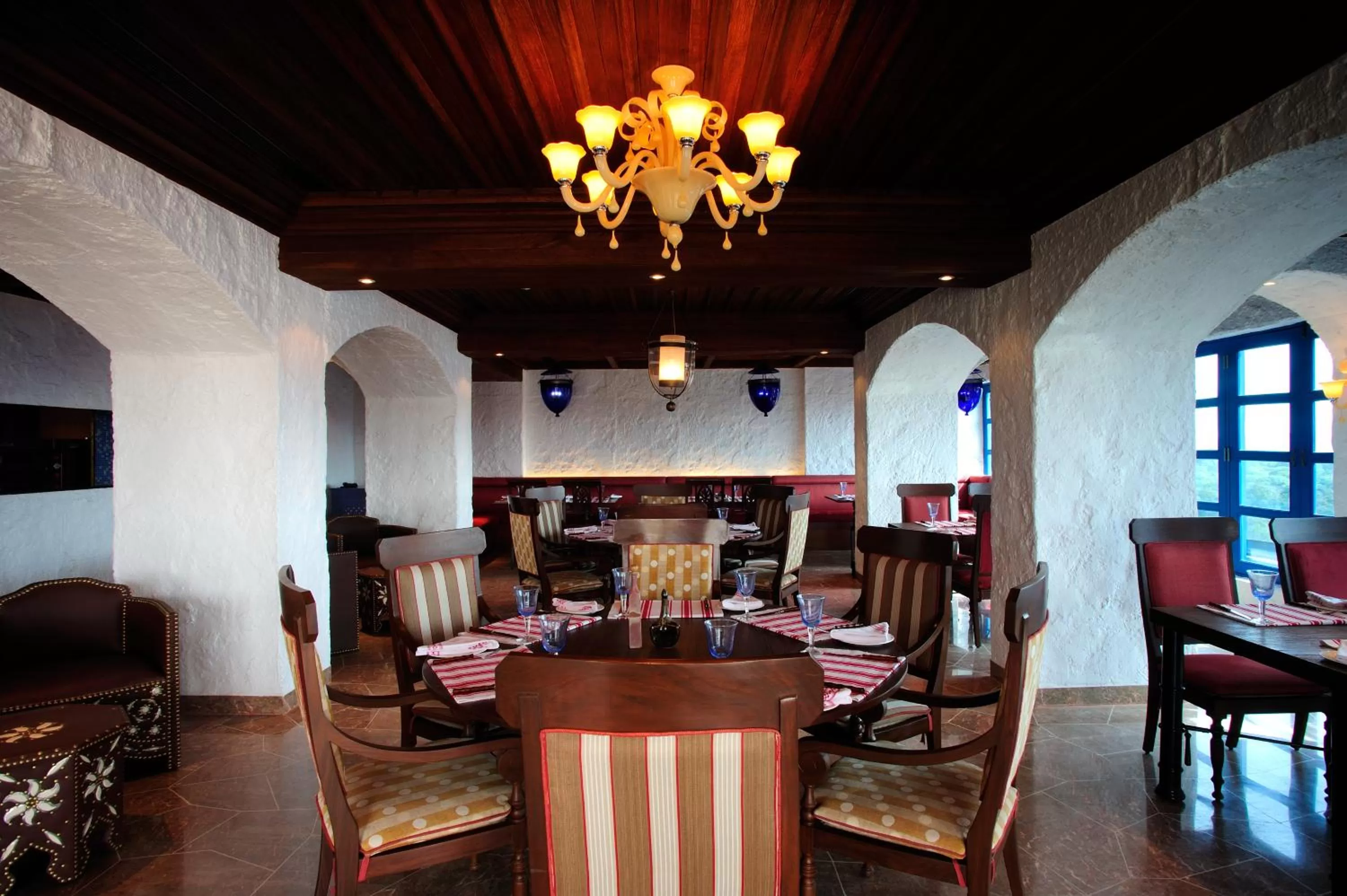 Restaurant/places to eat in Taj Club House
