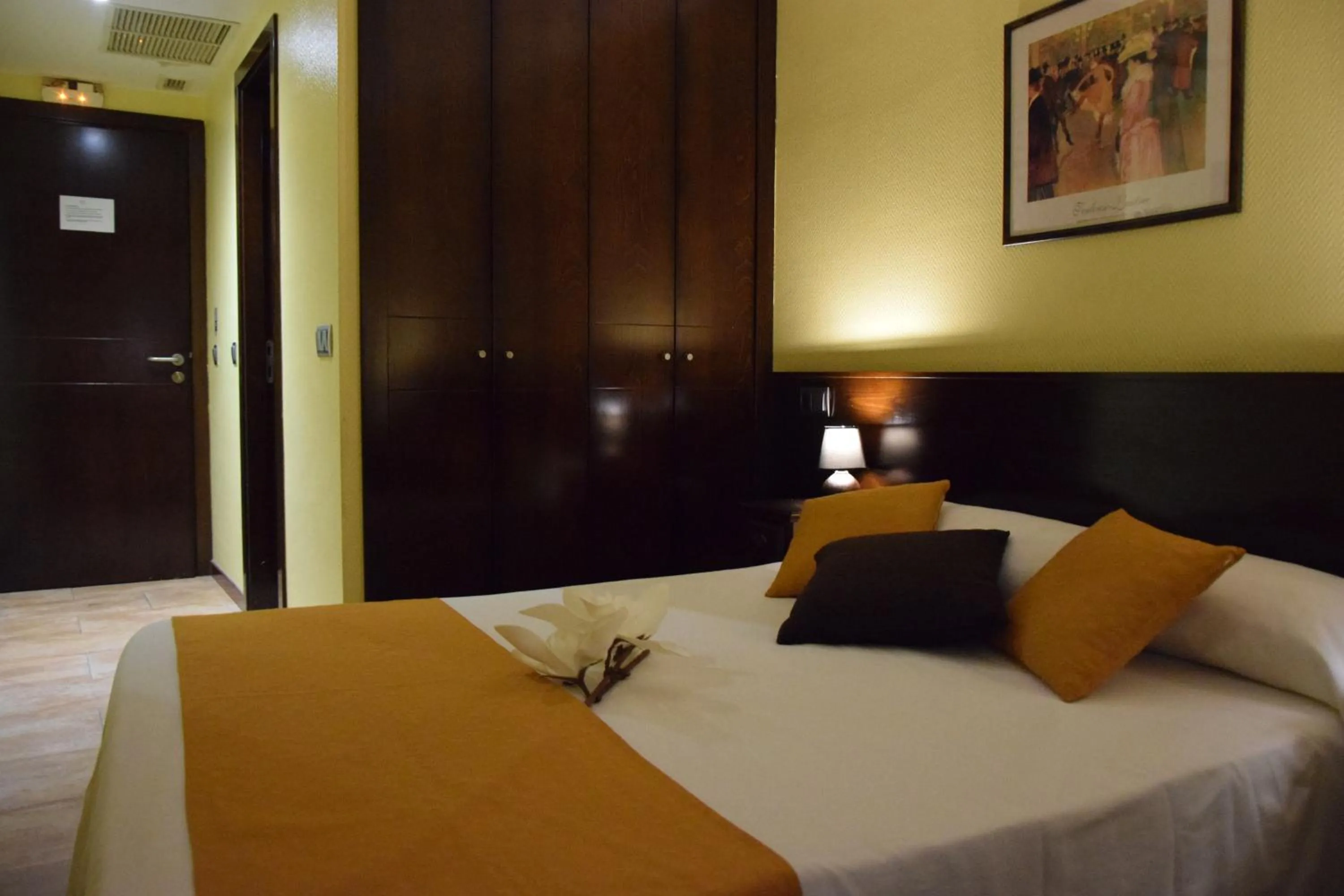 Bed in Hotel Complutense