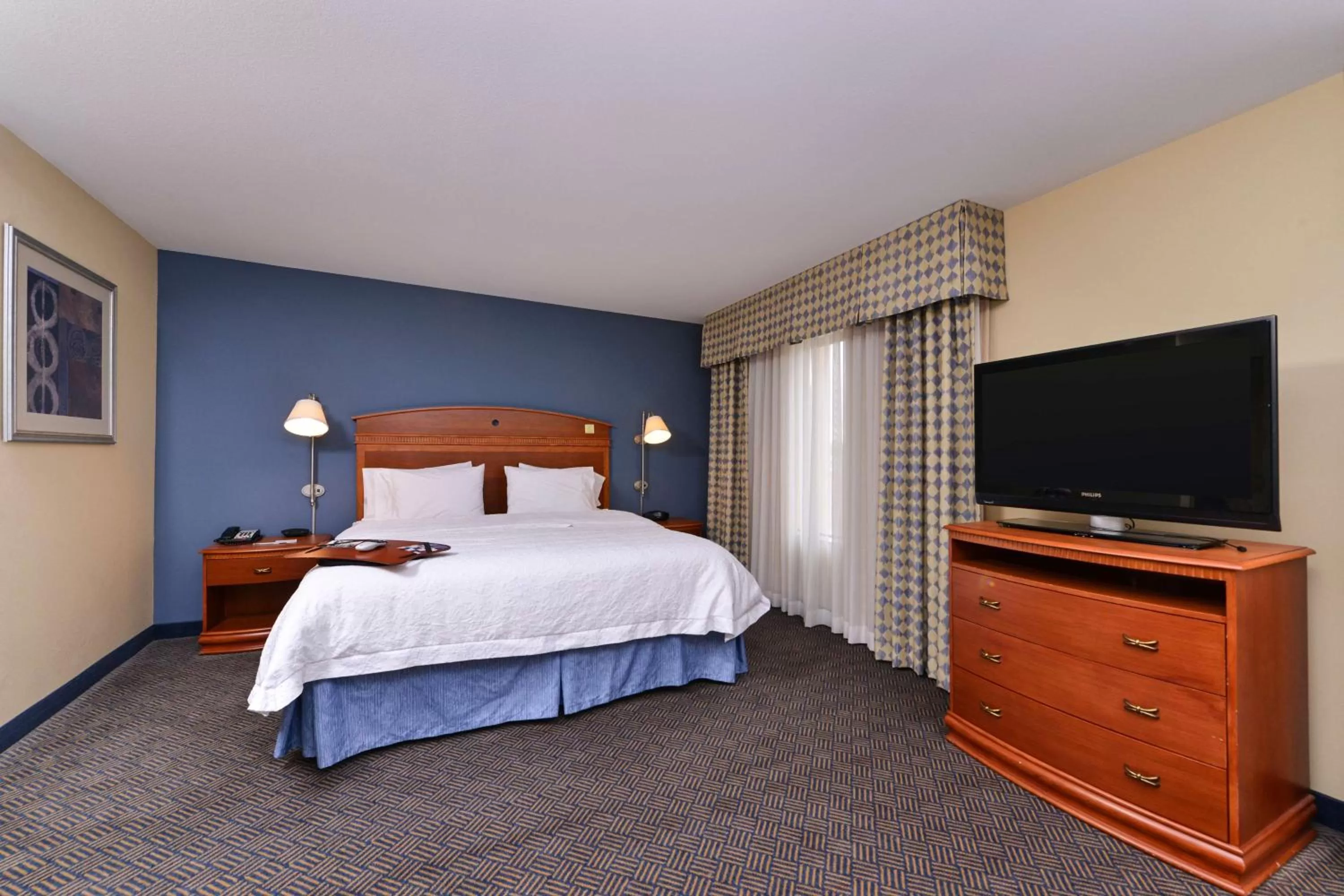 Bed in Hampton Inn Evanston