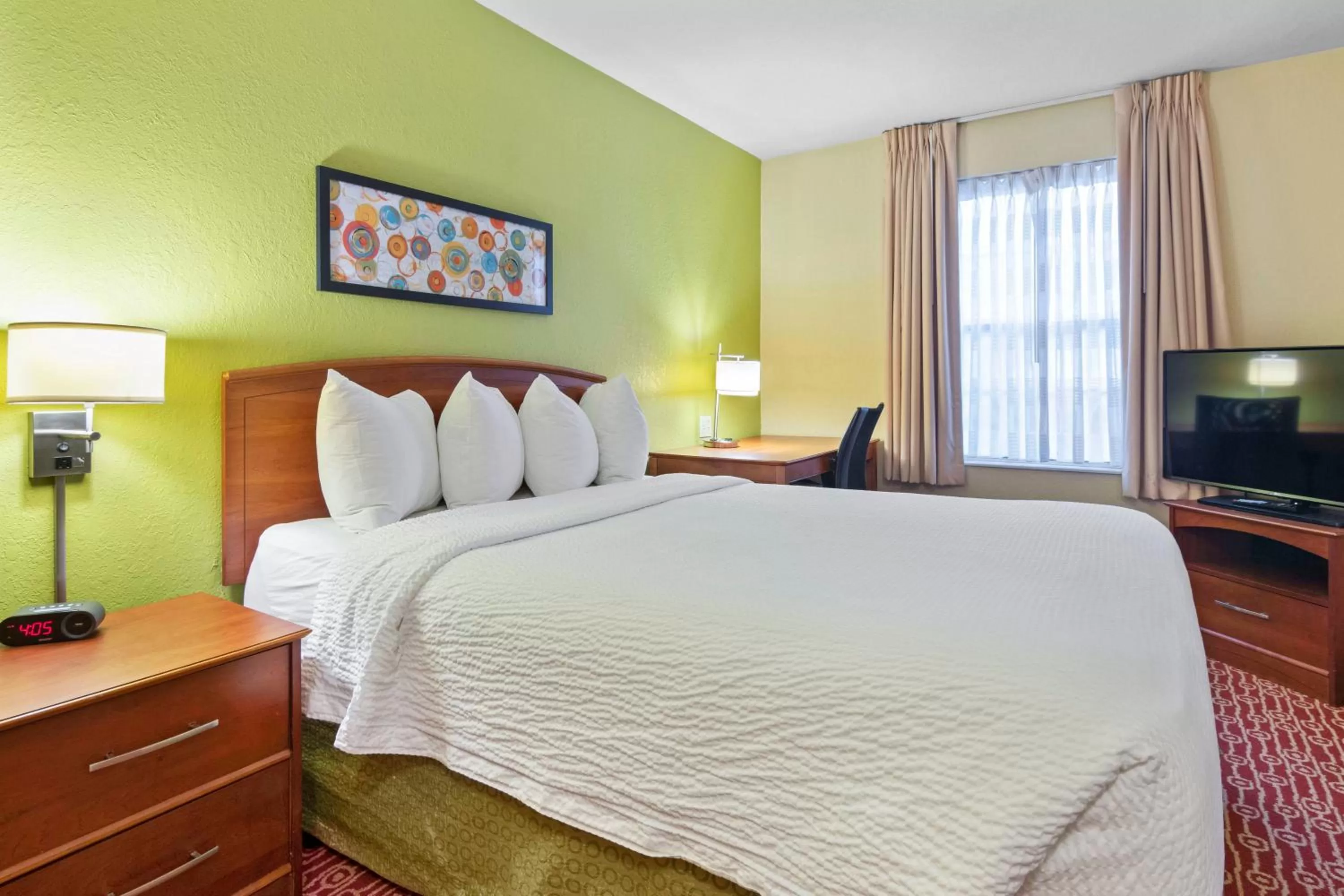 Bed in Extended Stay America Suites - Richmond - Glen Allen - Short Pump