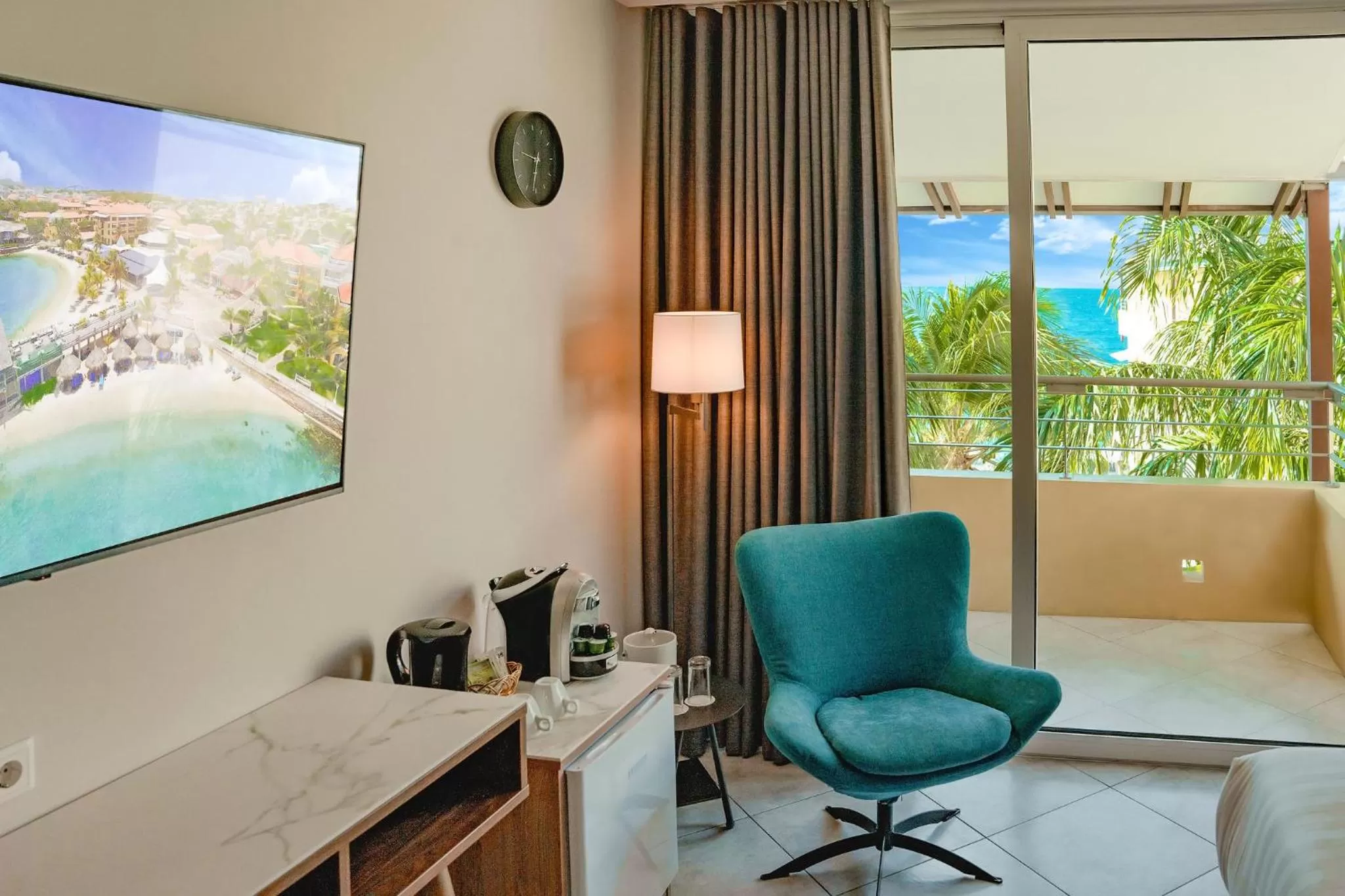 TV and multimedia in Curacao Avila Beach Hotel