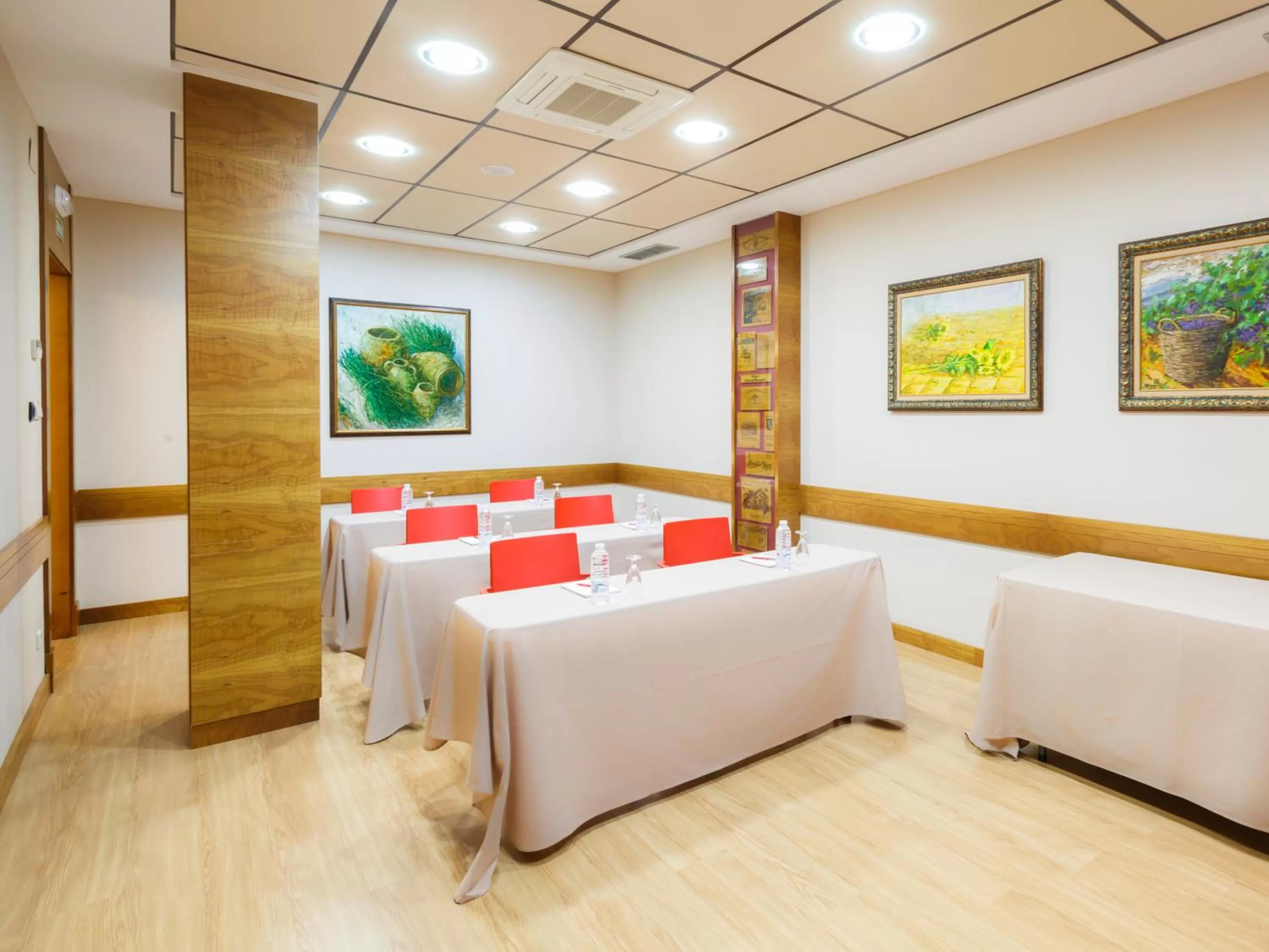 Seating area in Hotel Condes de Haro